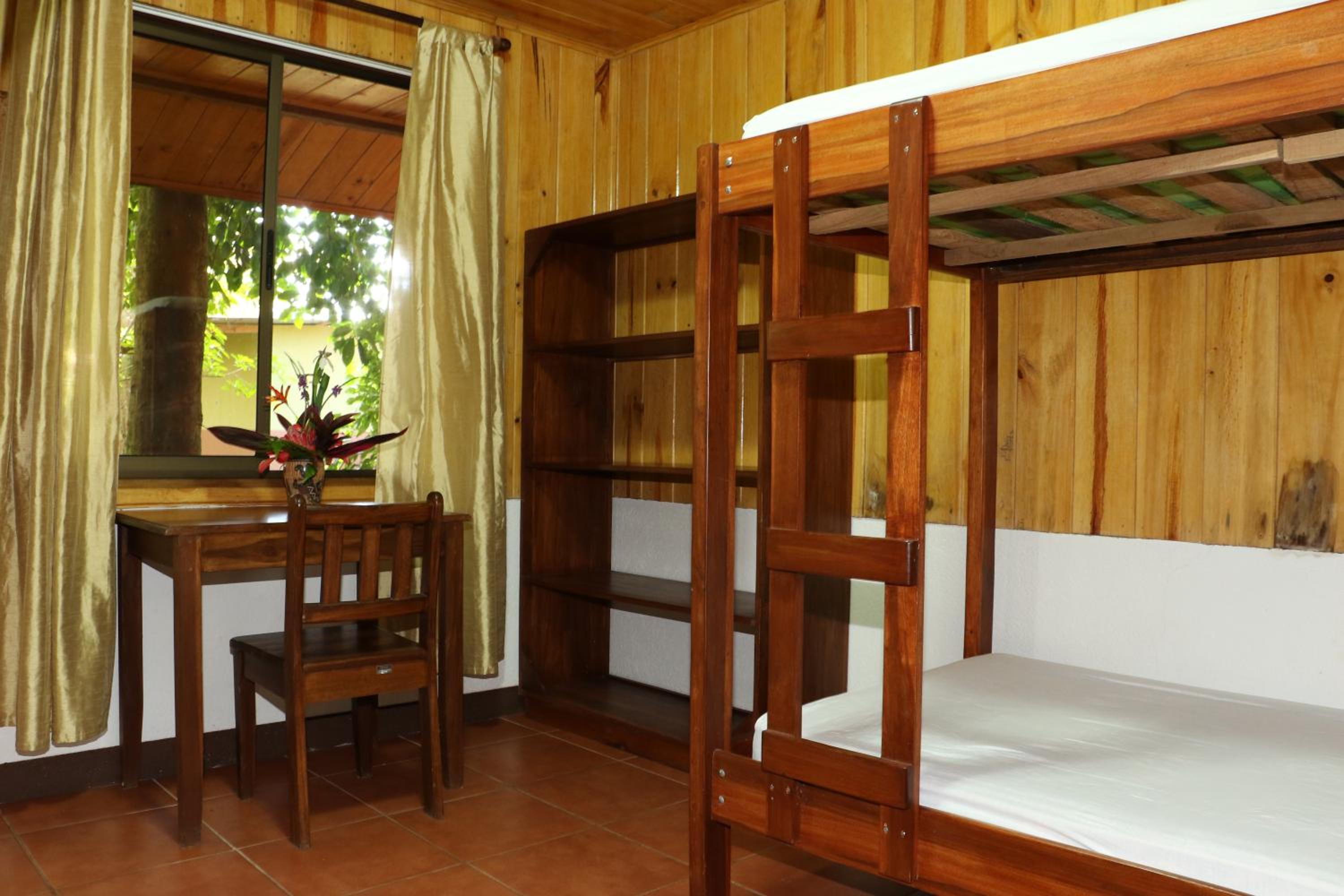 Economy Twin Room with Shared Bathroom photo 3