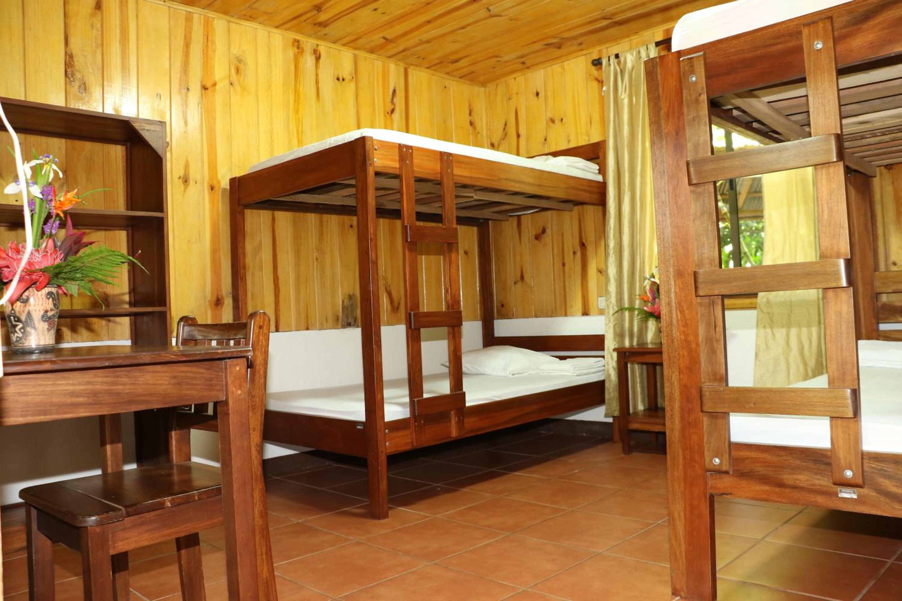 Economy Twin Room with Shared Bathroom photo 1