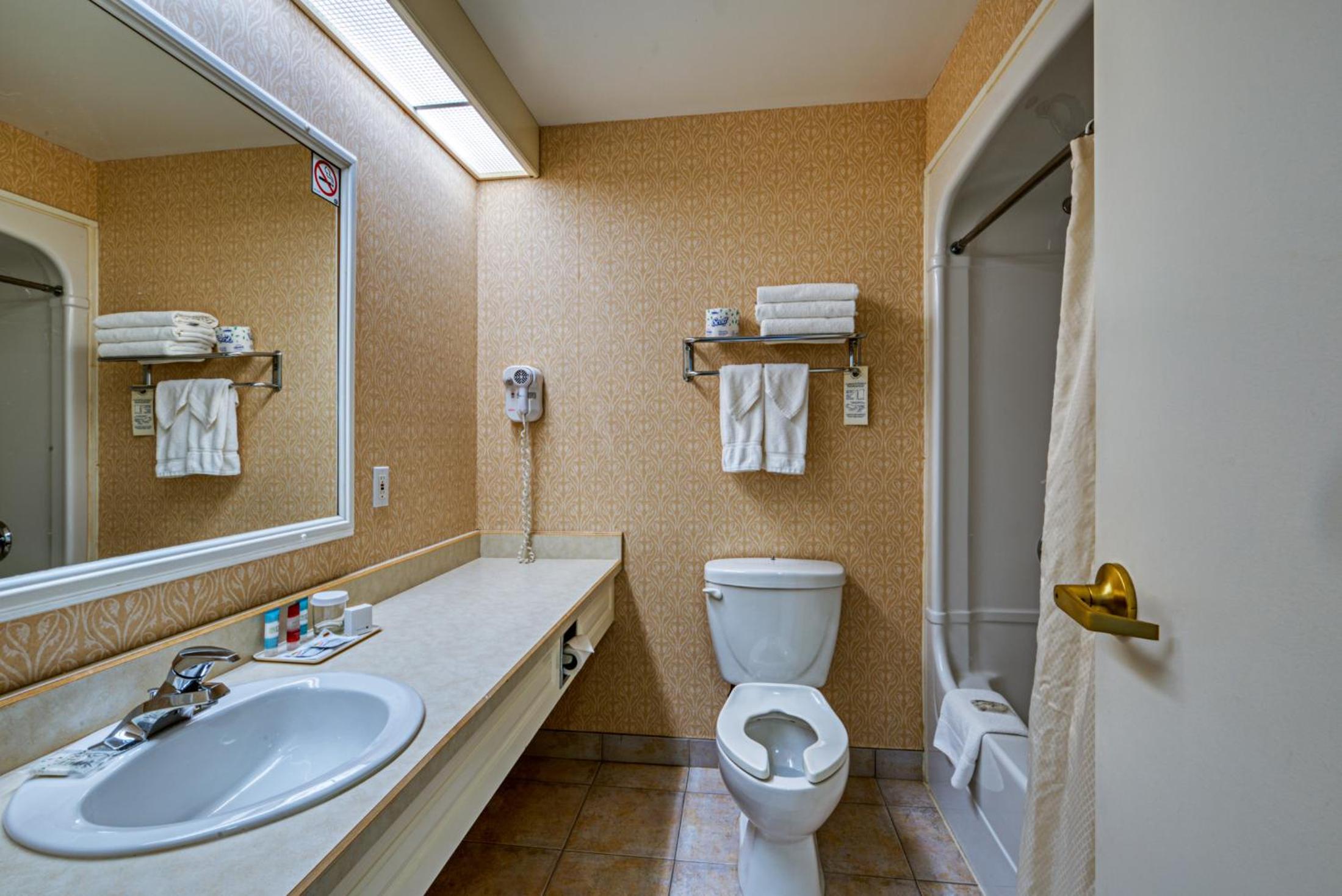 Standard Double Room with Two Double Beds - Photo 2