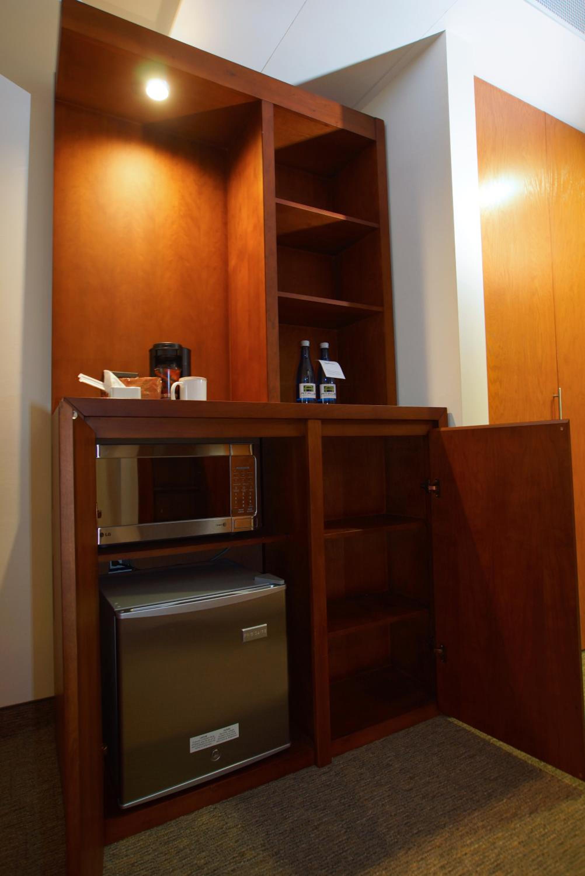 Business Double Room with Two Double Beds - Photo 9