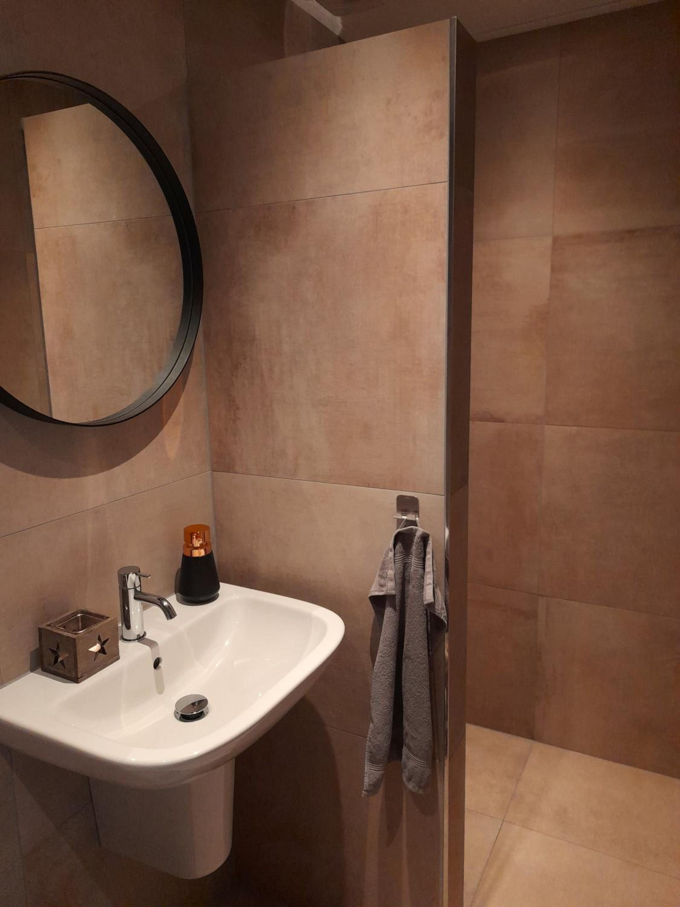 Two-Bedroom House - Photo 21