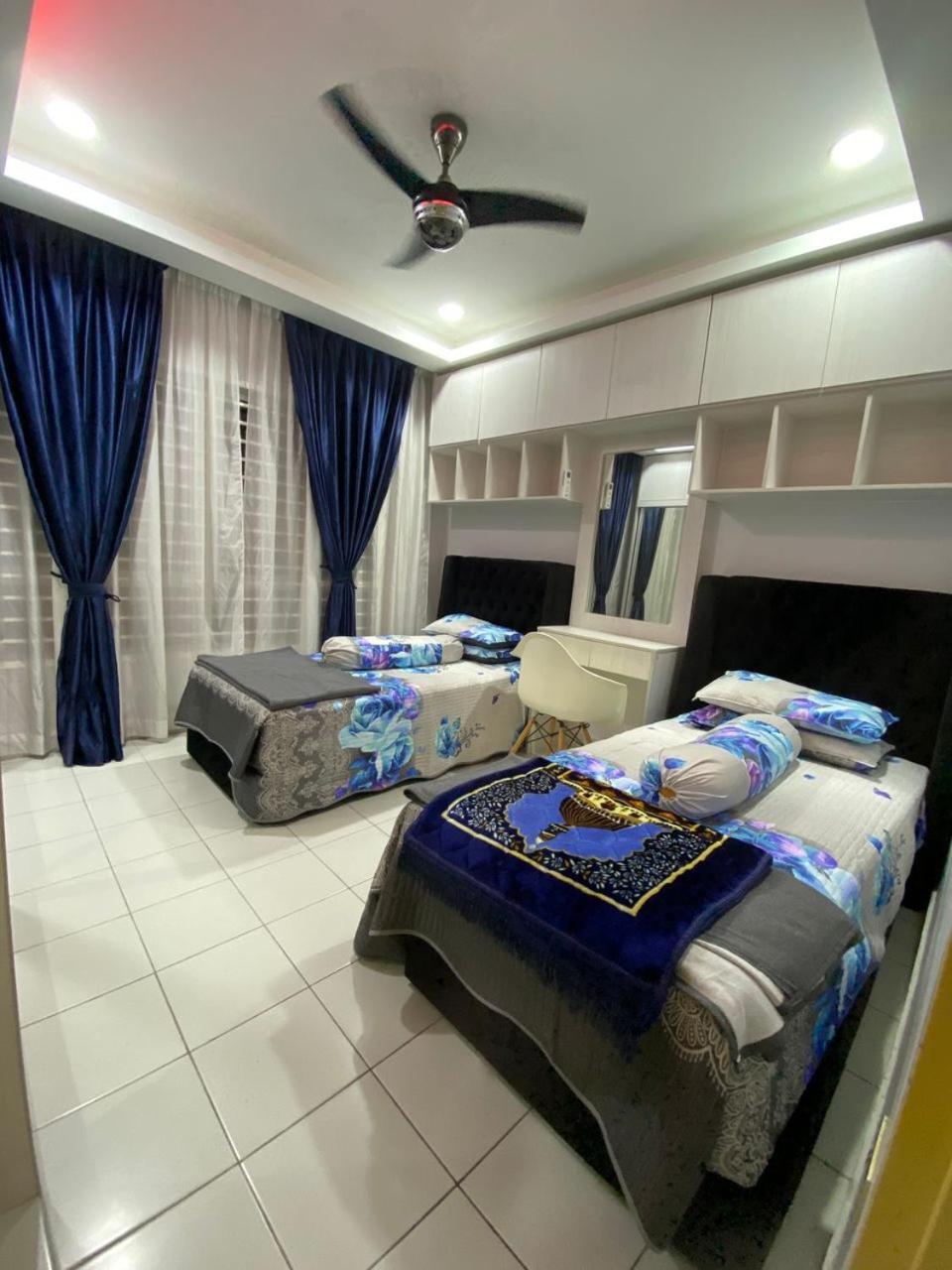 Three-Bedroom Apartment photo 2