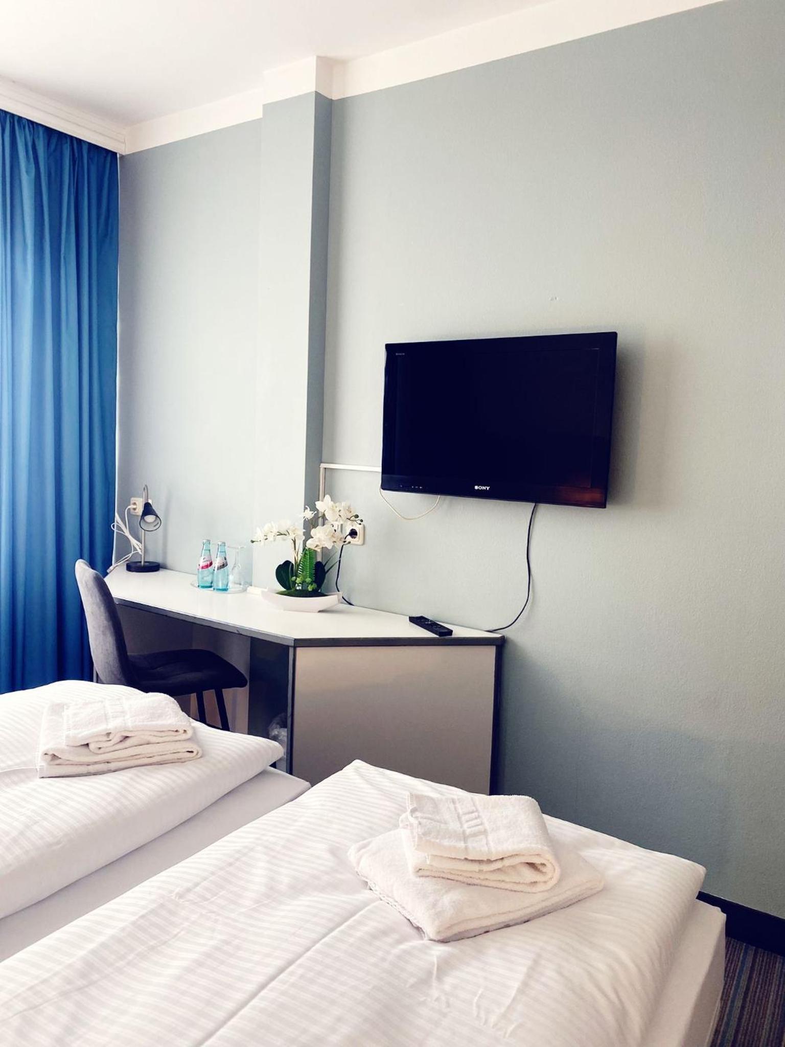 Standard Twin Room - Photo 7