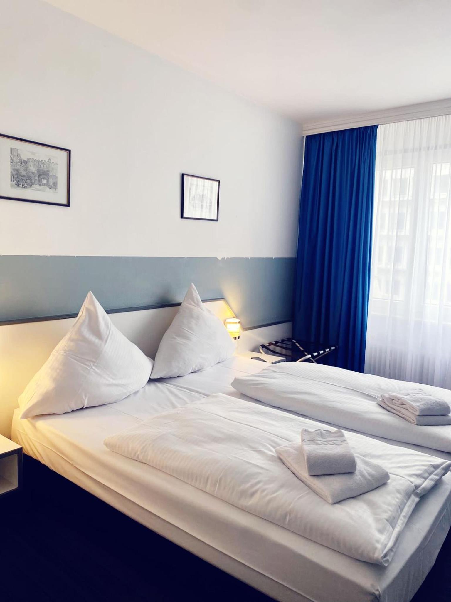 Standard Twin Room - Photo 1