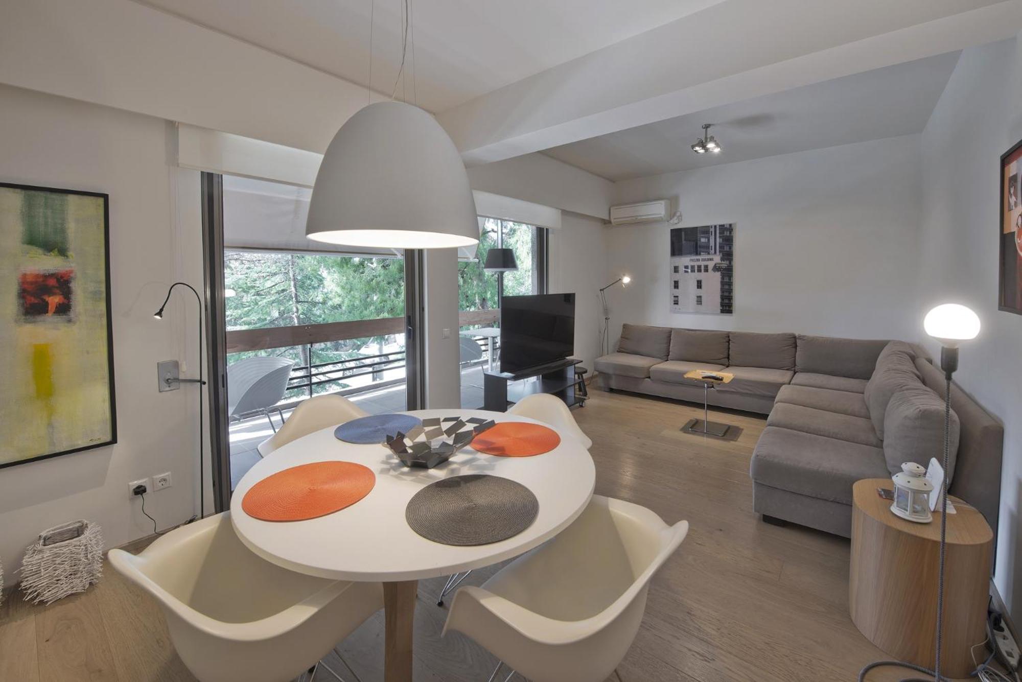 One-Bedroom Apartment