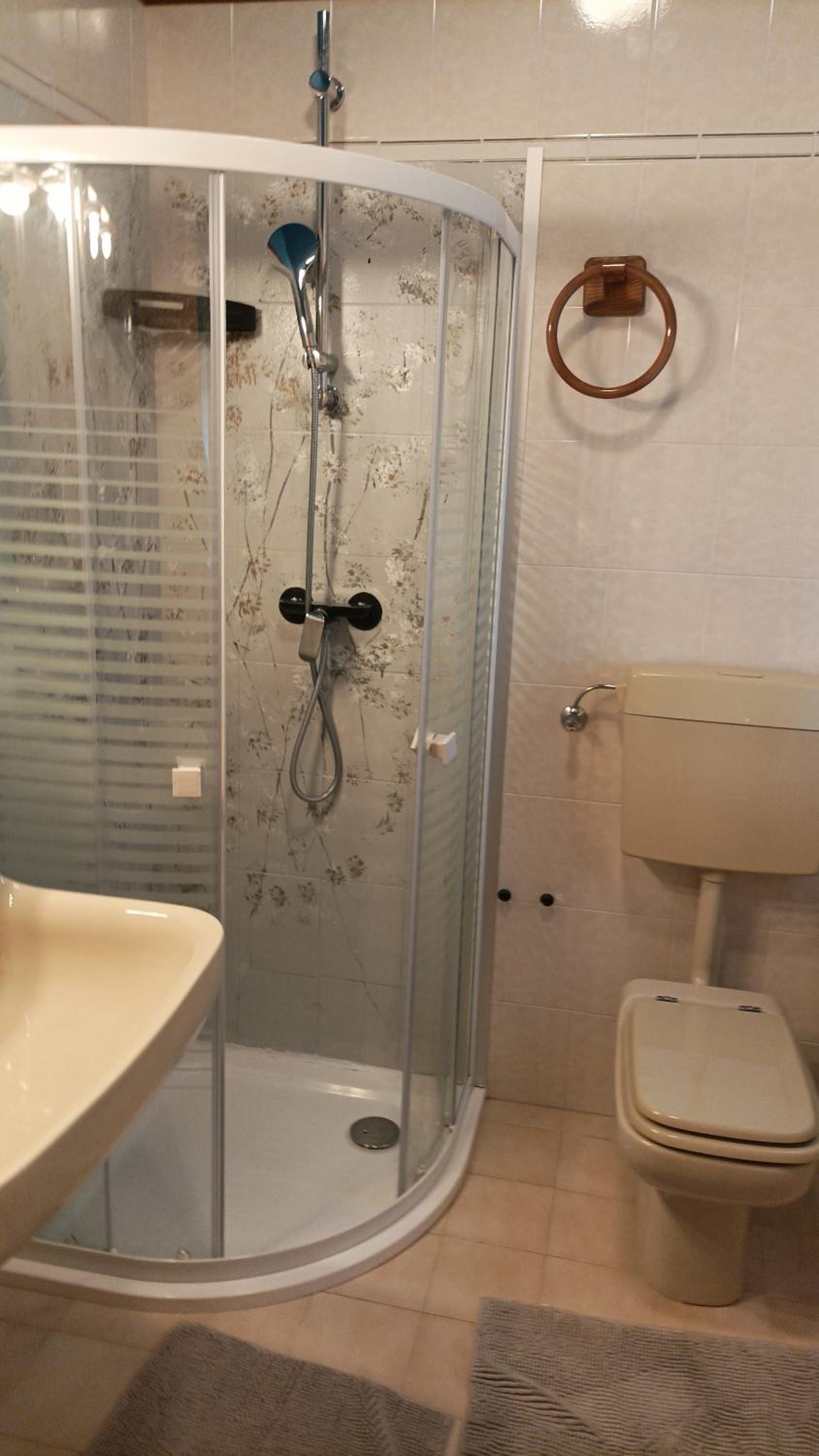 Double Room with Private Bathroom - Photo 4