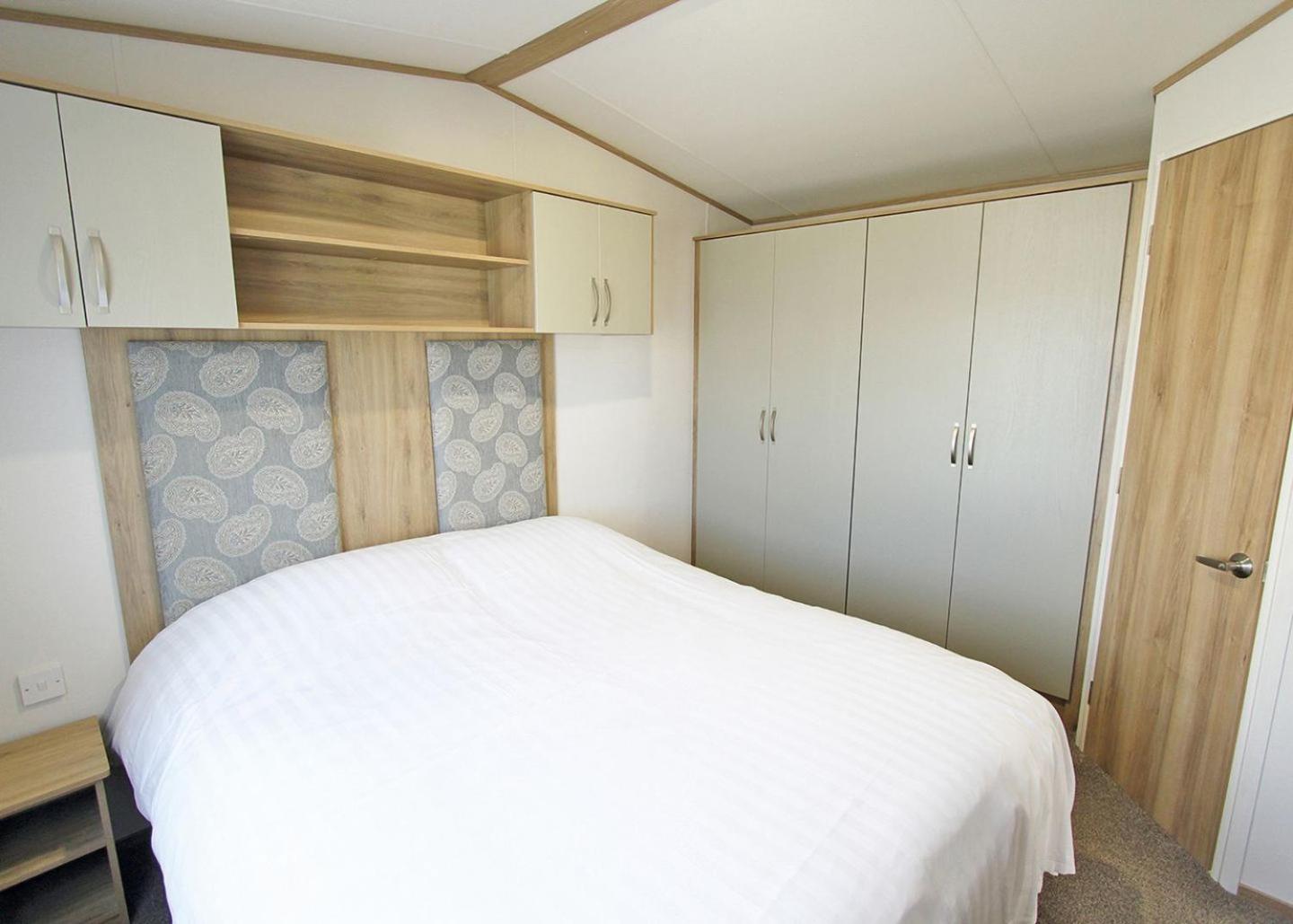 Mobile Home photo 3