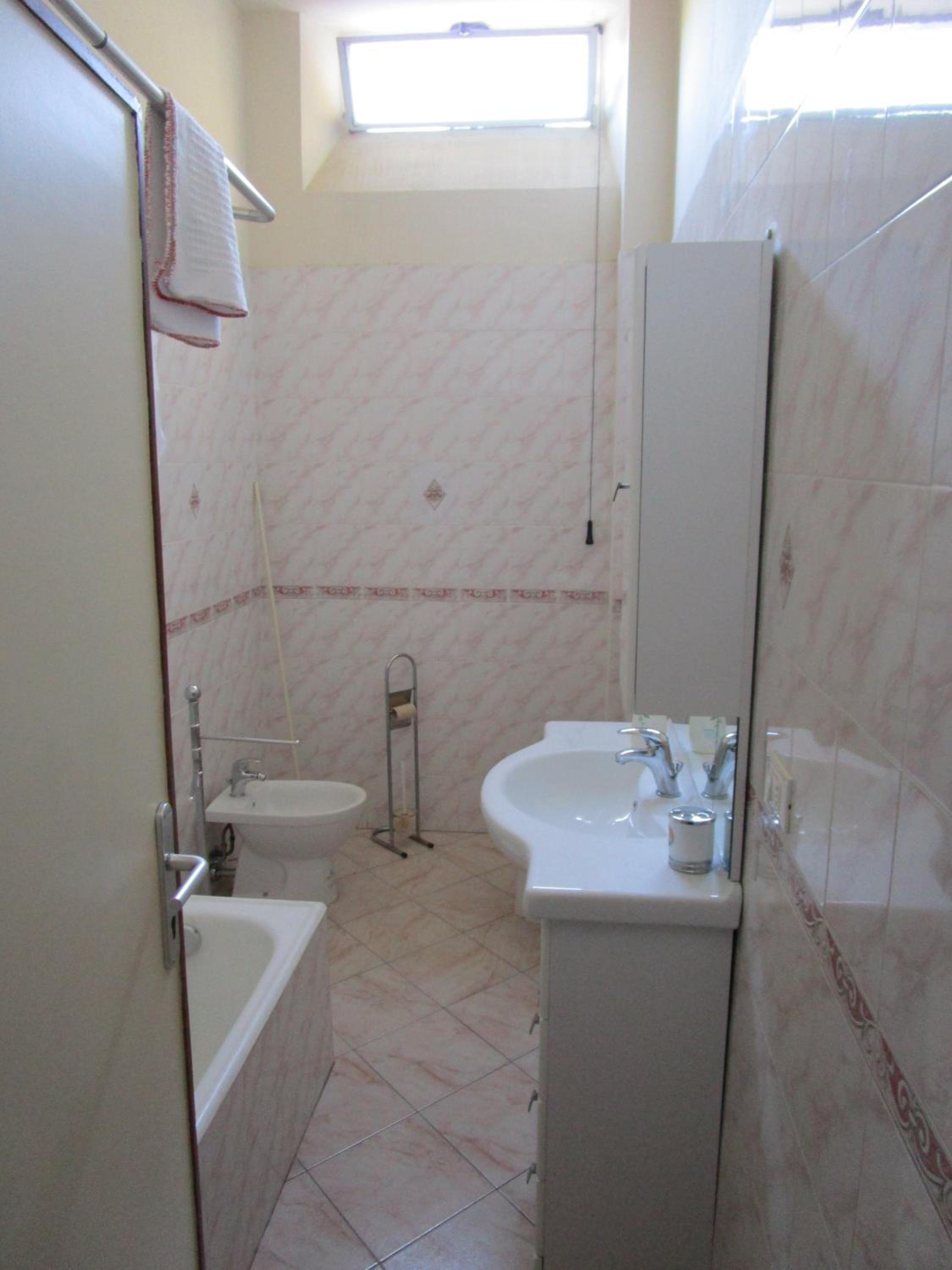 Triple Room with Private External Bathroom - Photo 5