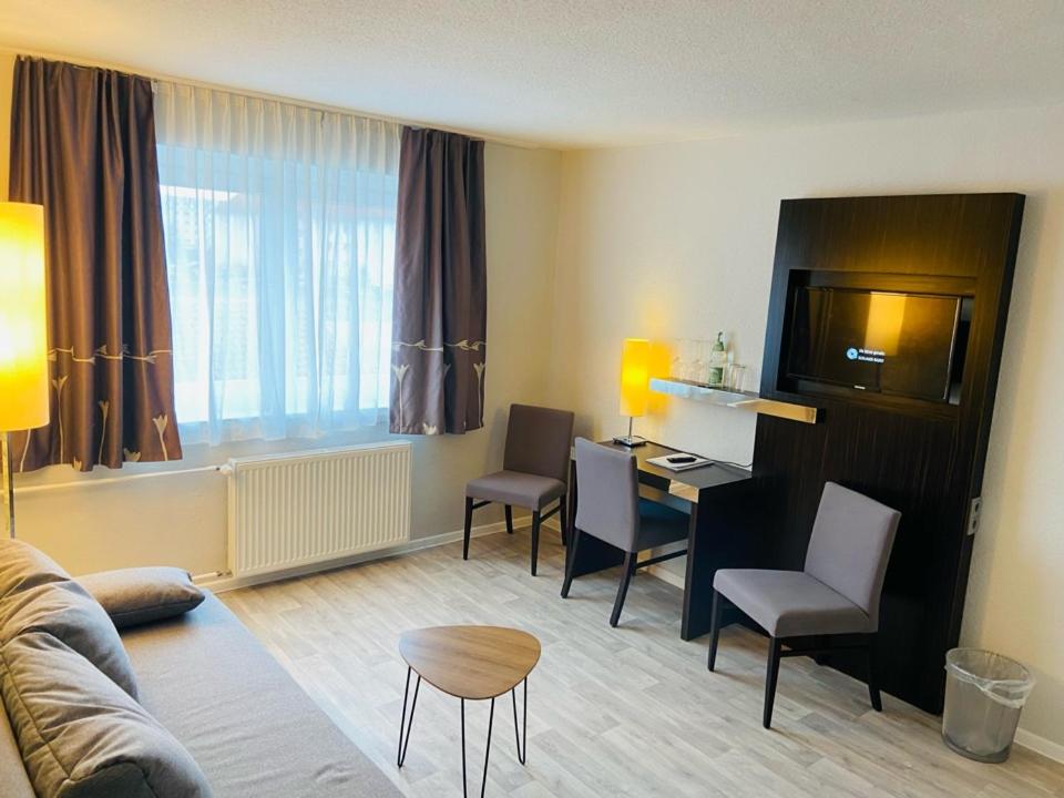 One-Bedroom Suite - Photo 9