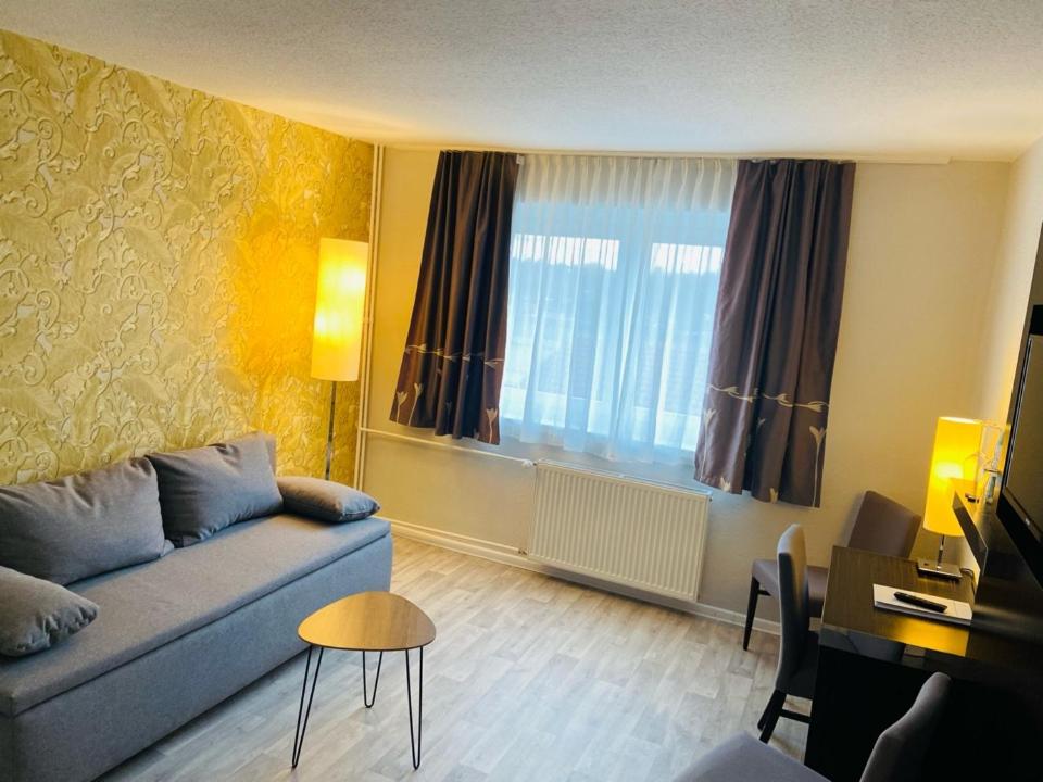 One-Bedroom Suite - Photo 2
