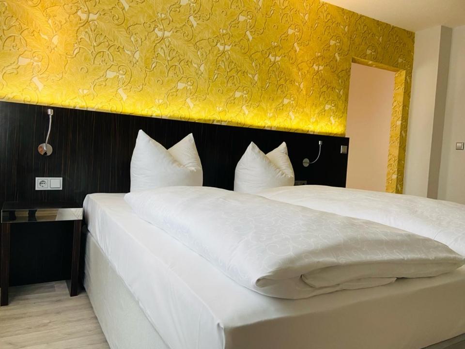 One-Bedroom Suite - Photo 8