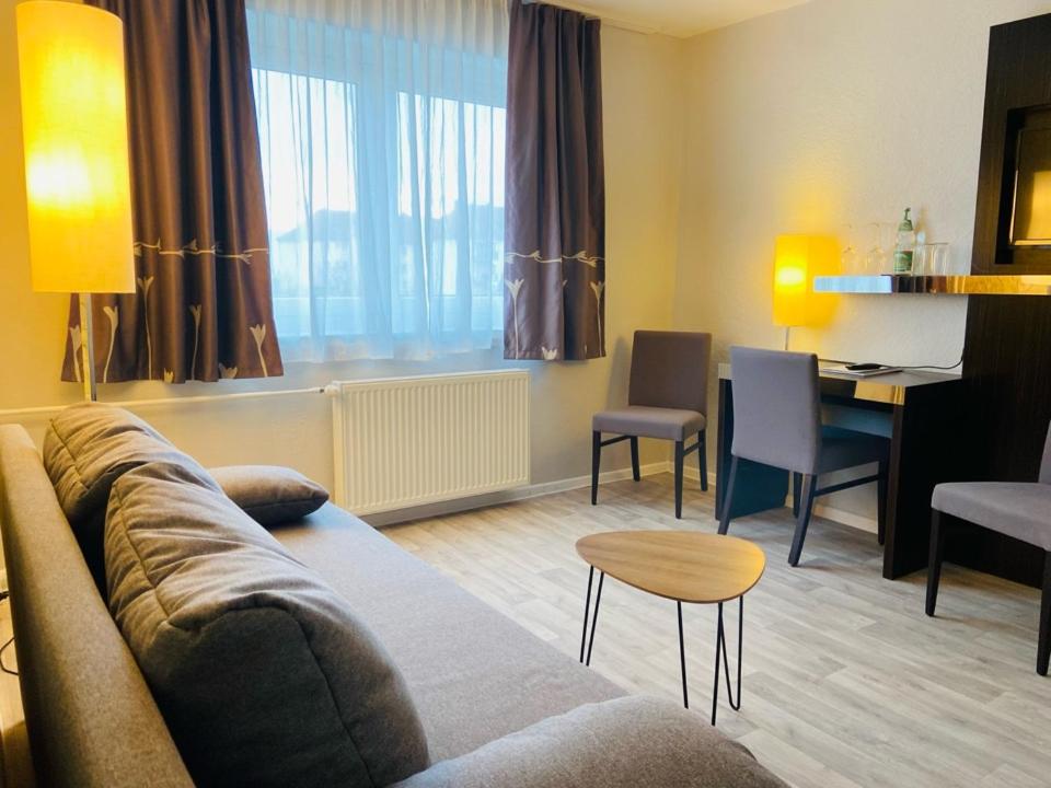 One-Bedroom Suite - Photo 7