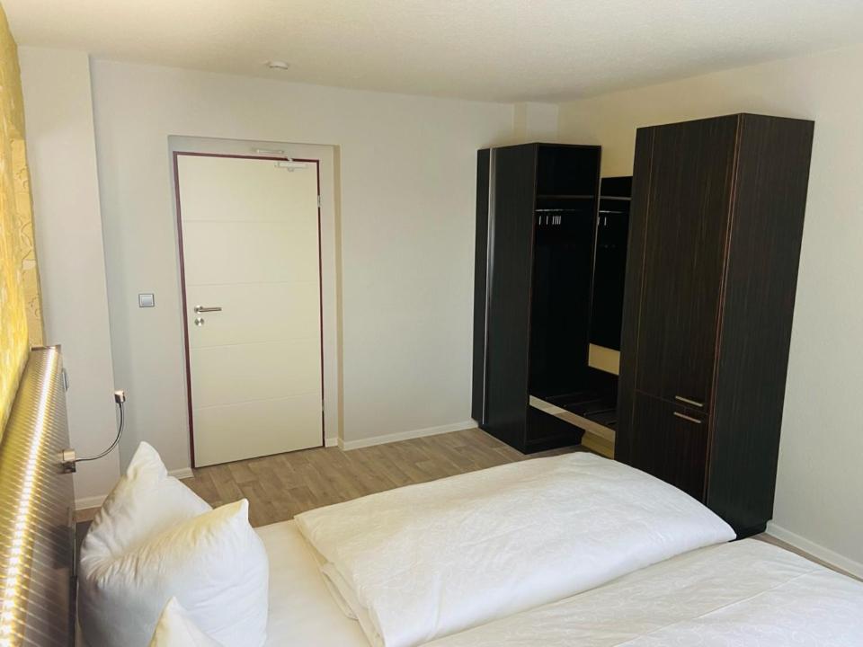 One-Bedroom Suite - Photo 5