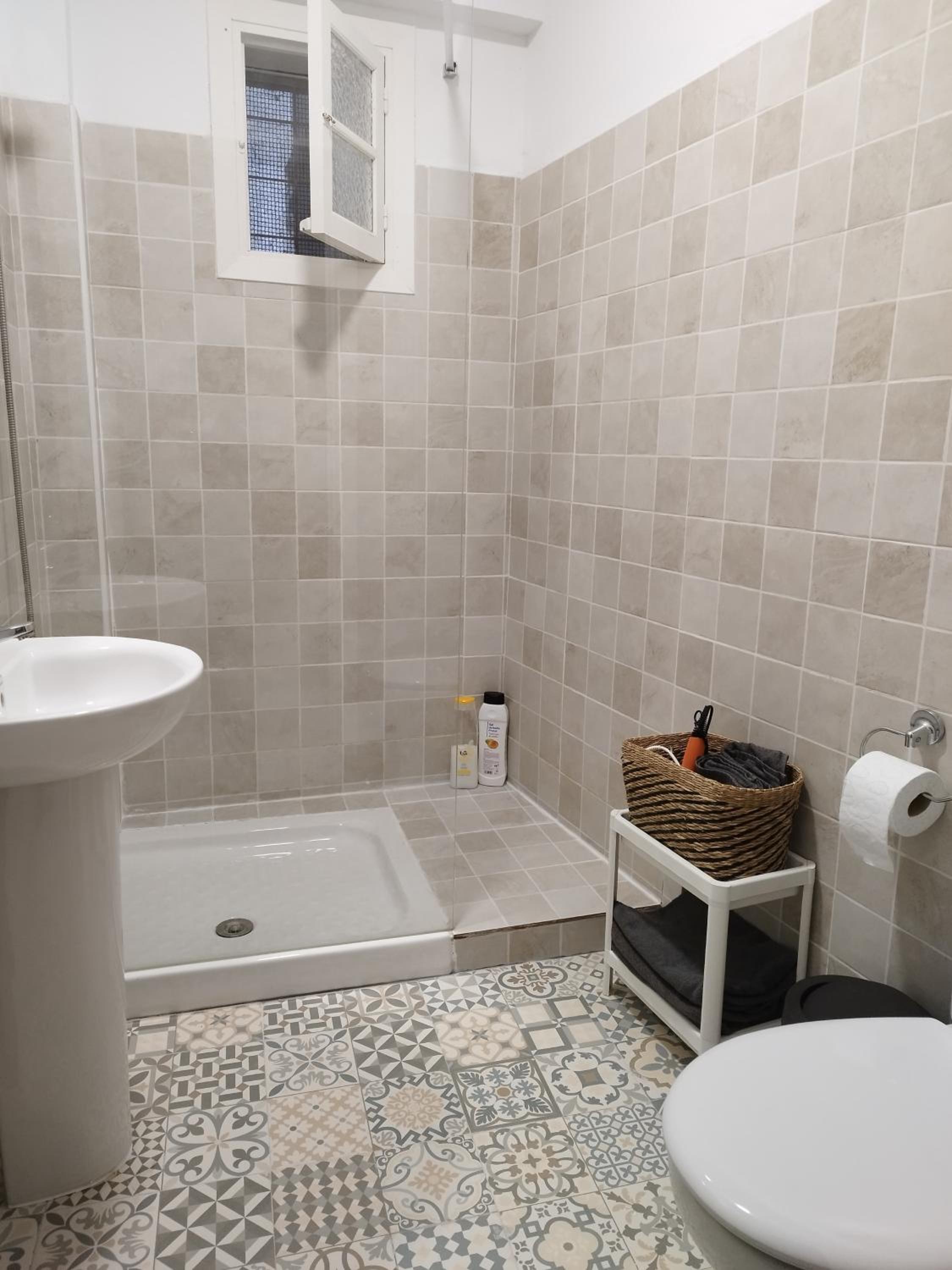 One-Bedroom Apartment - Photo 12