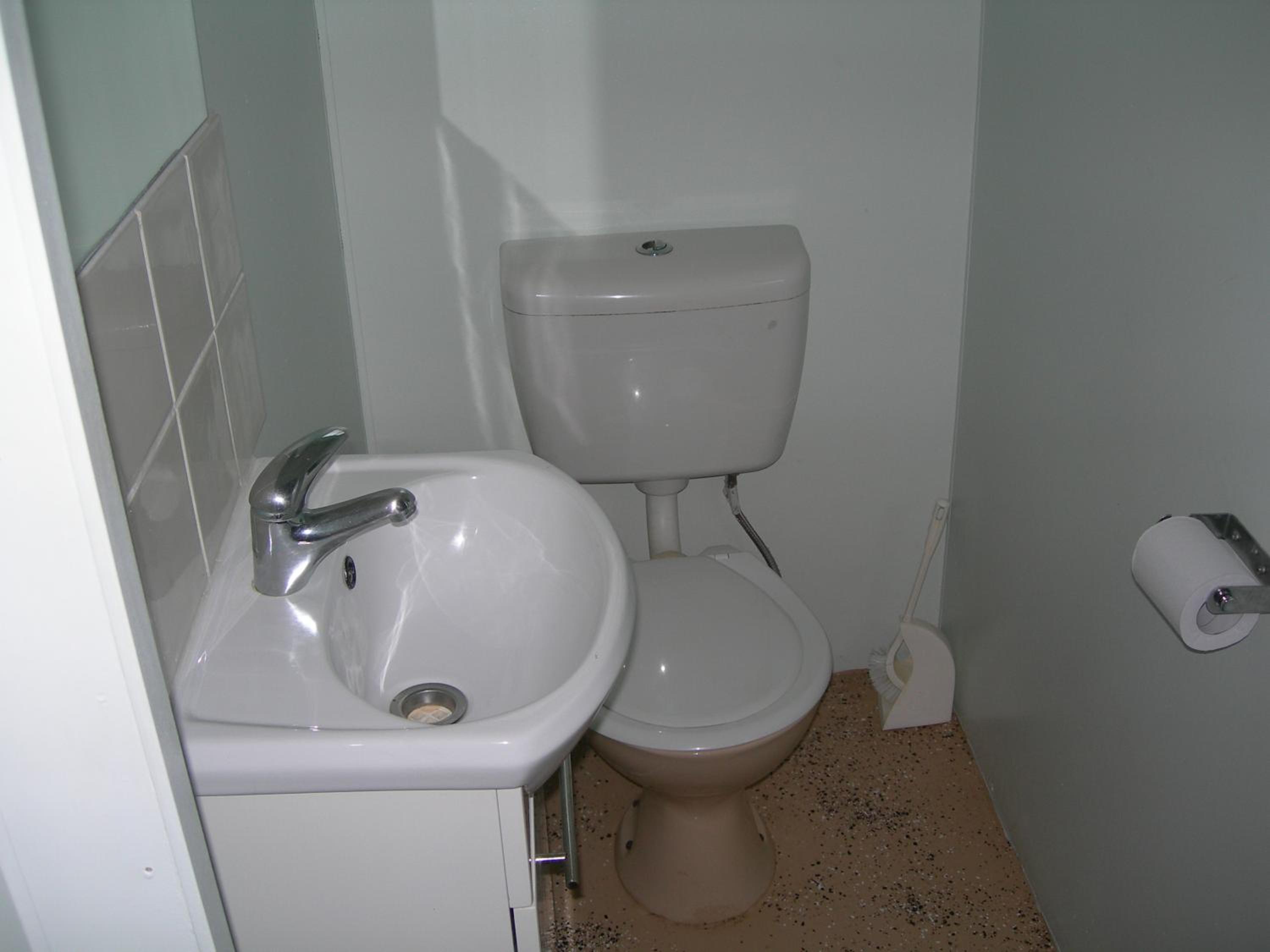 One-Bedroom Cabin photo 2