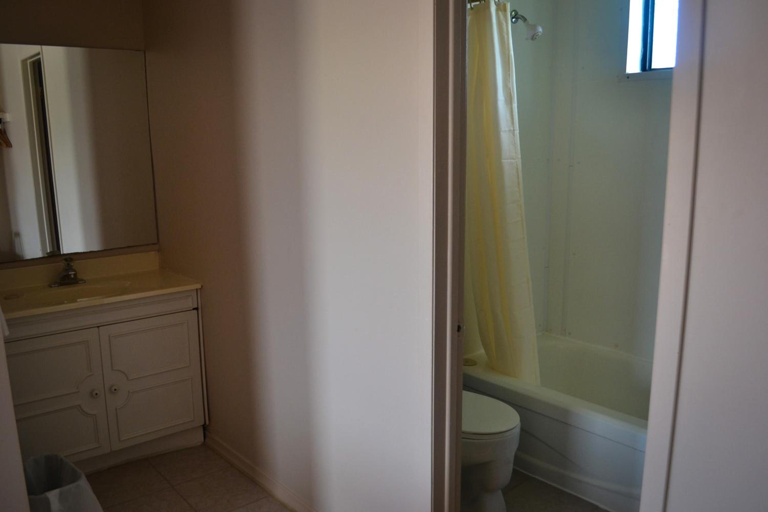 Queen Room photo 2