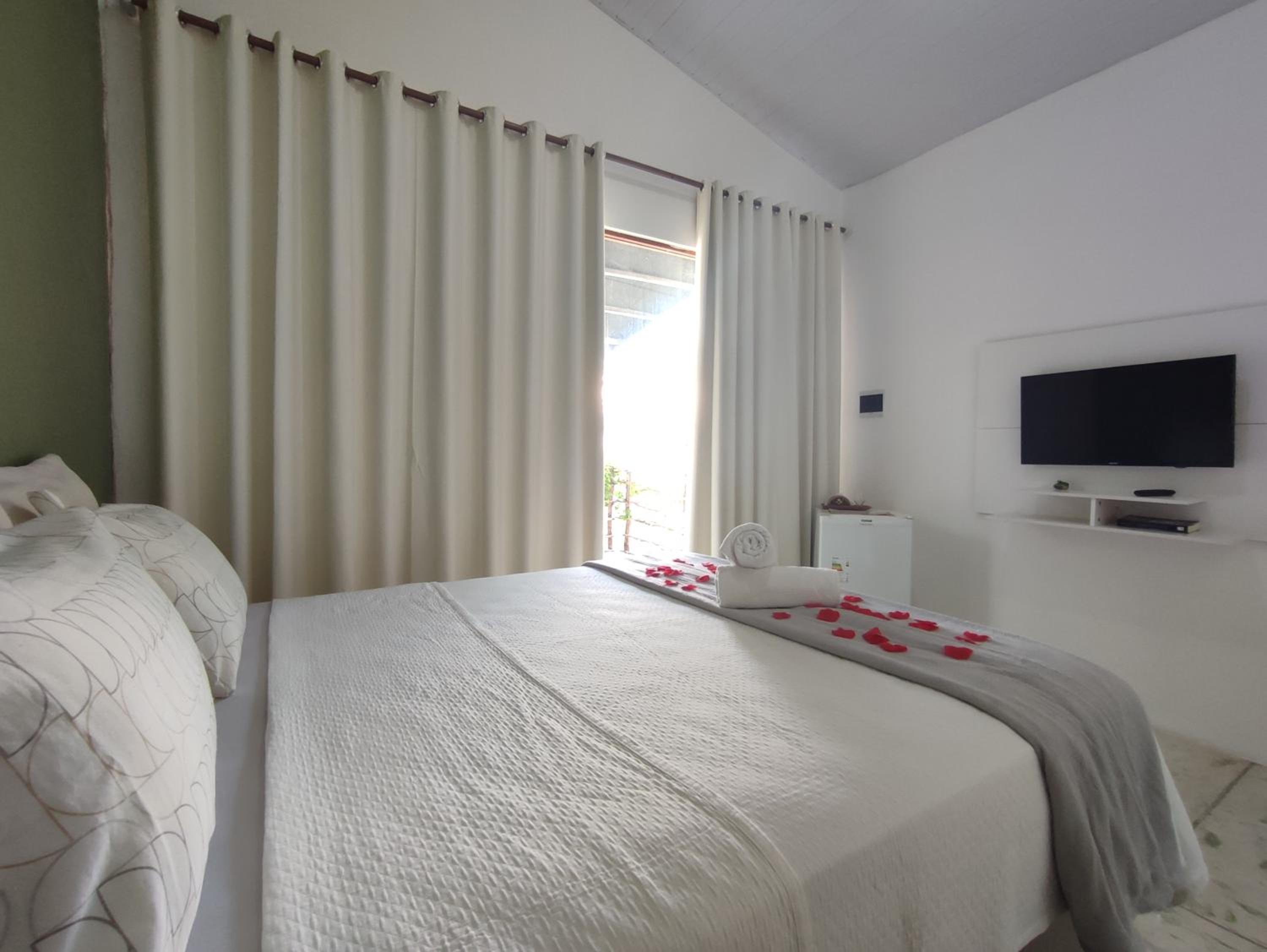 Double Room with Lake View - Photo 11