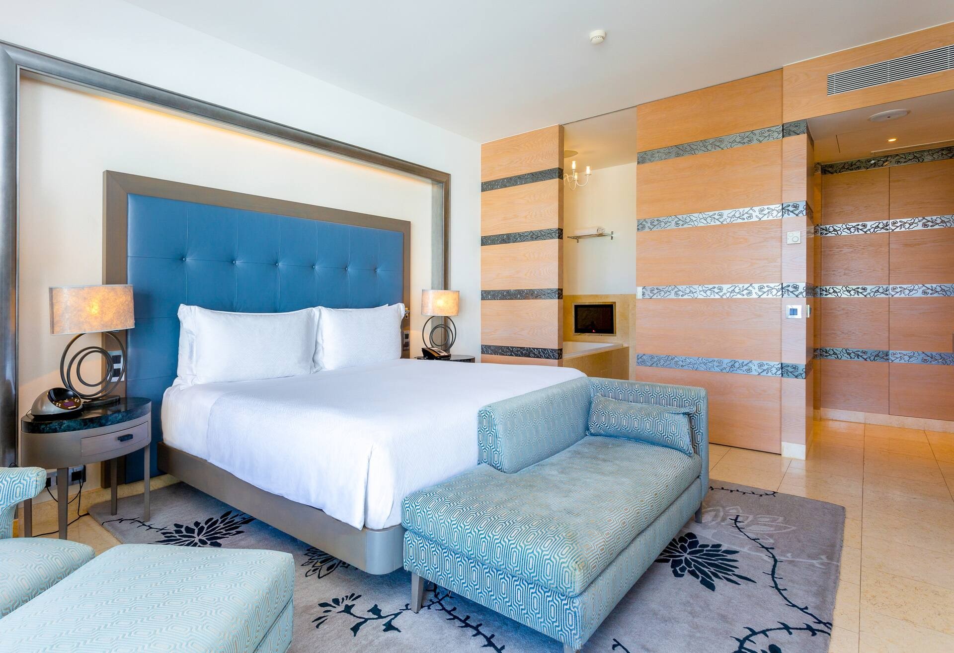 King Deluxe Suite photo 2