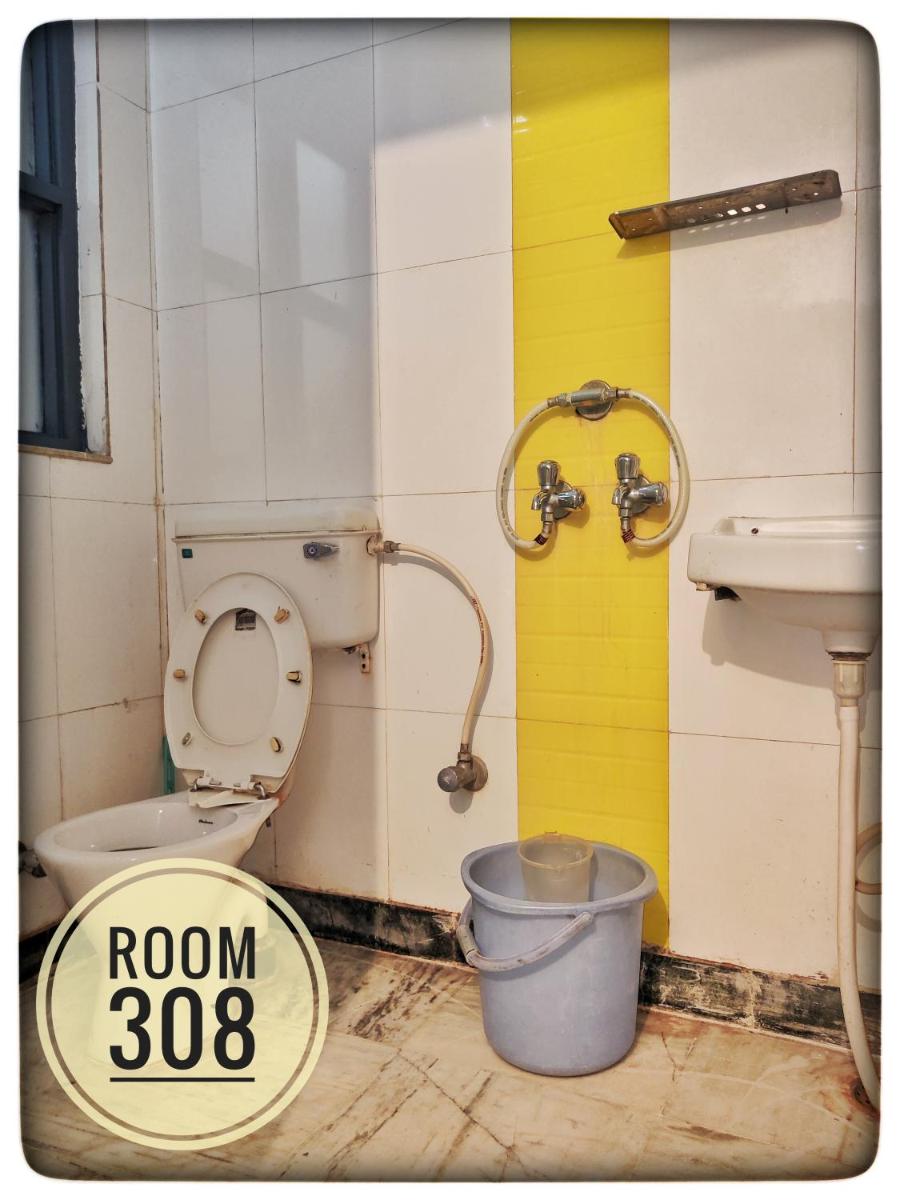Budget Double Room - Photo 9
