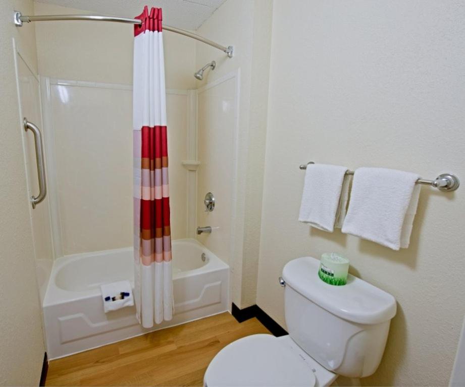 Double Room With Two Double Beds - Smoke Free photo 2