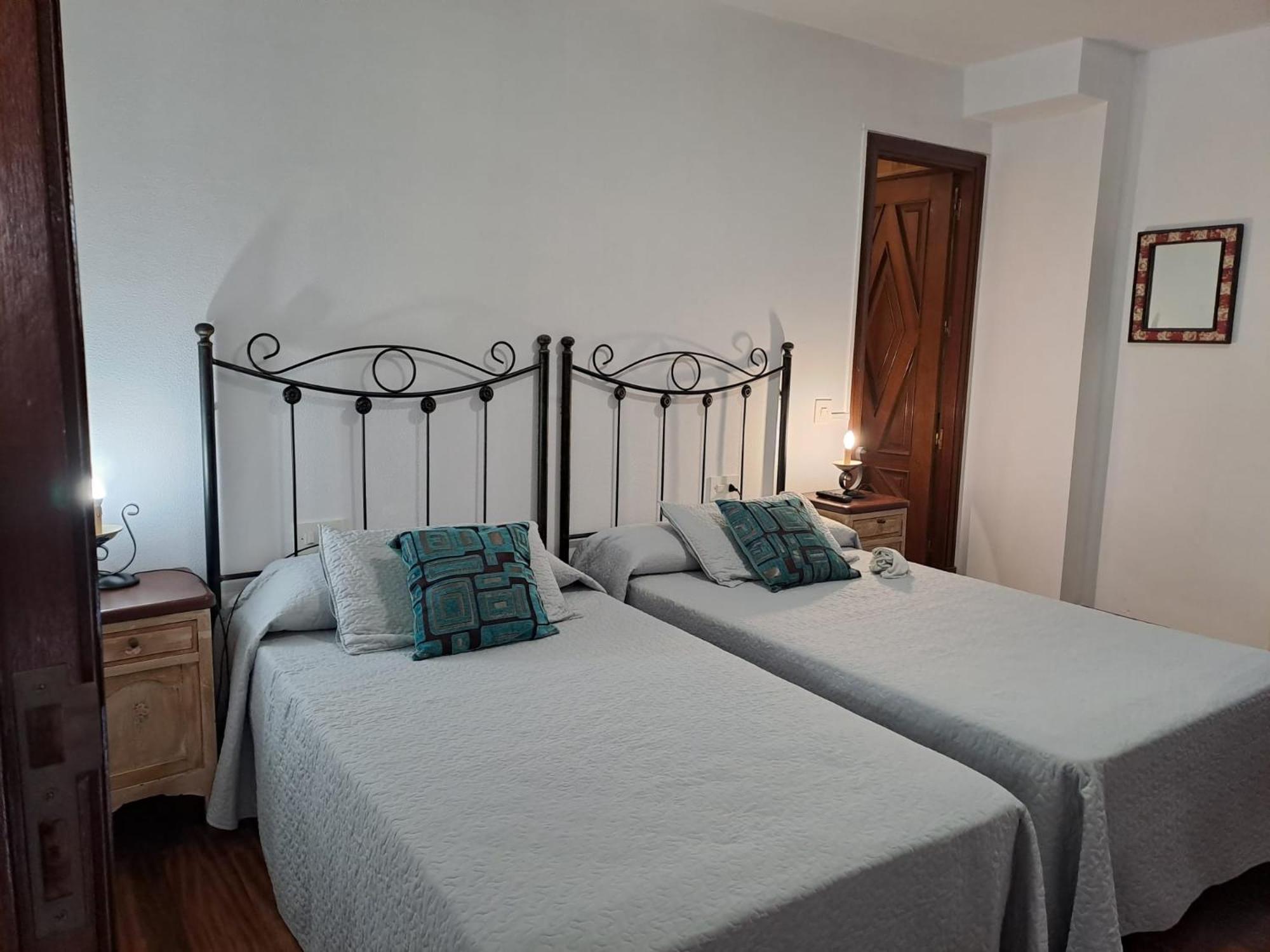 Twin Room - Photo 4