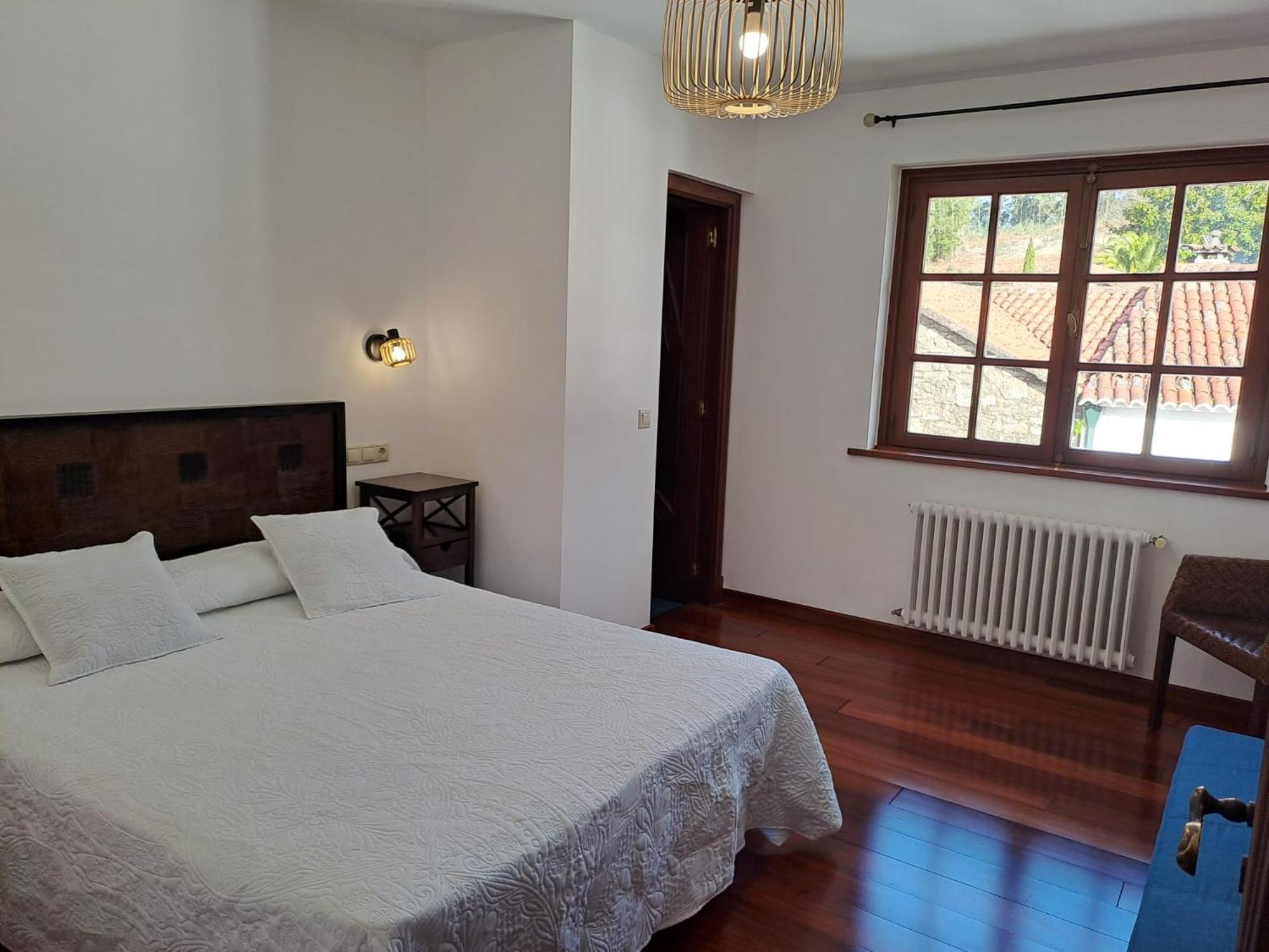 Large Double Room - Photo 3