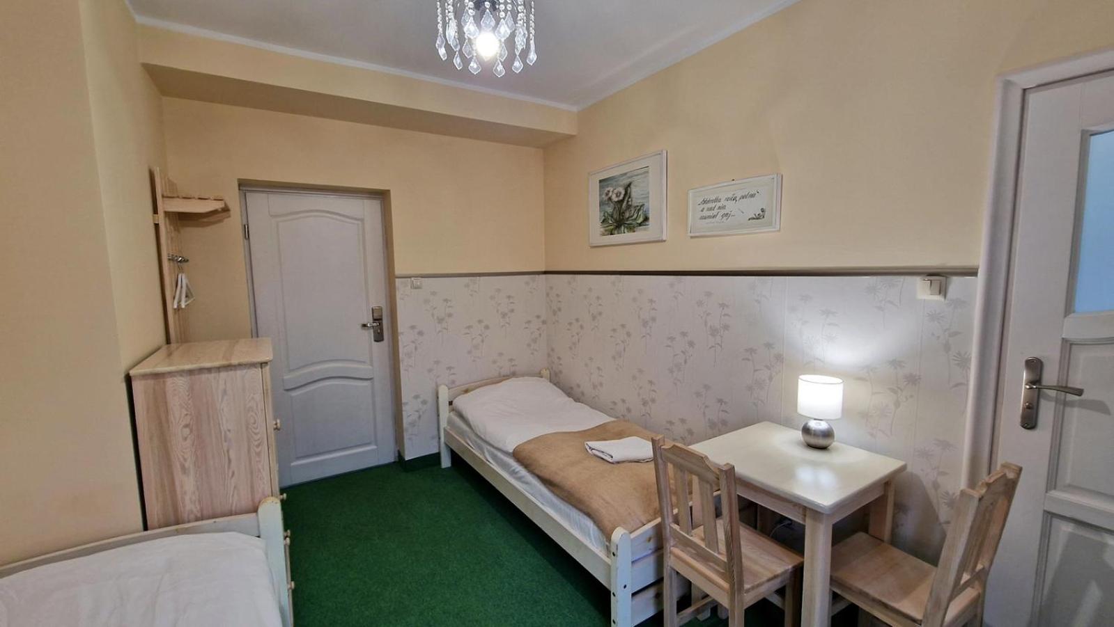 Double Room with Balcony - Photo 4