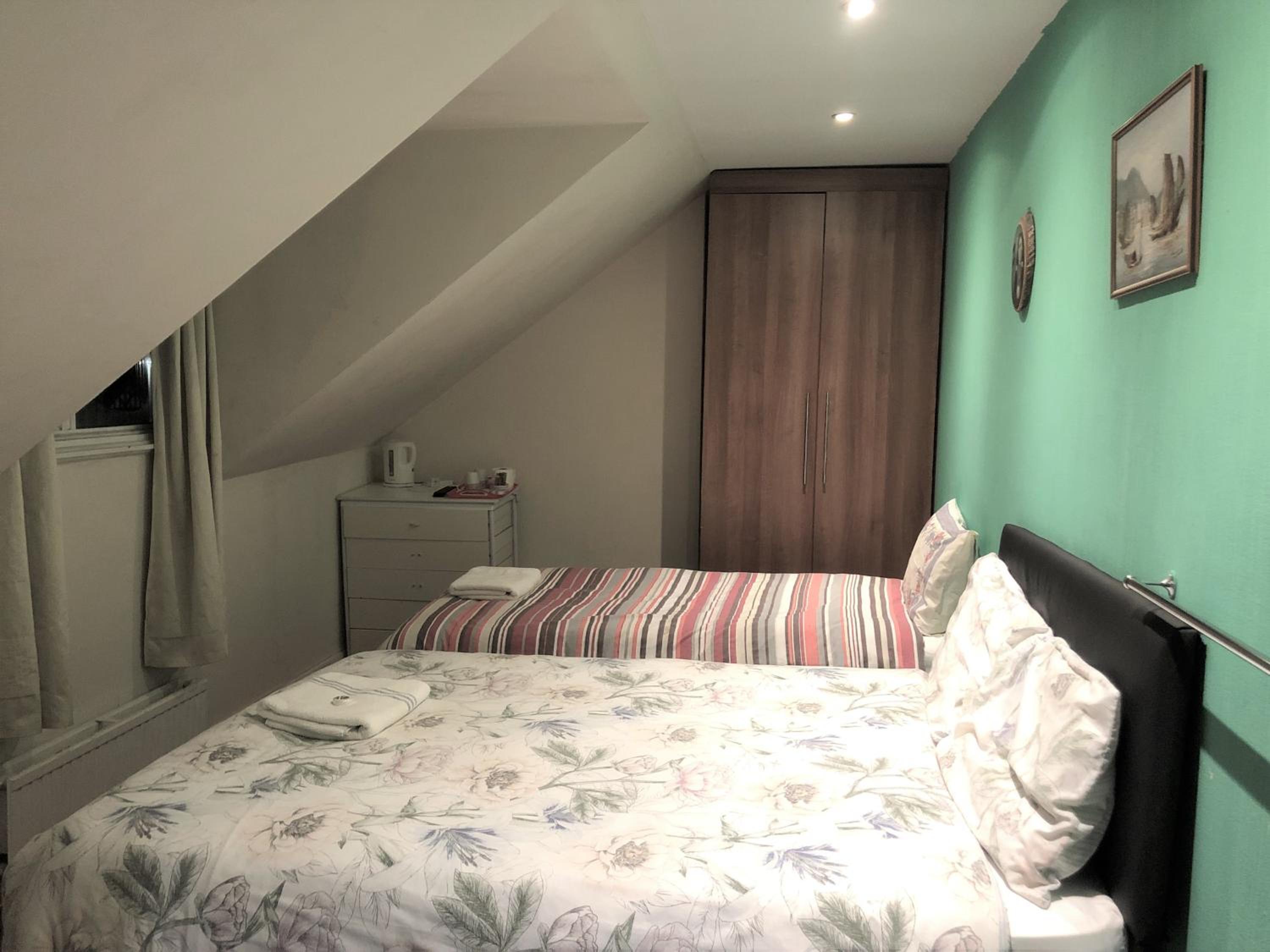 Budget Triple Room in Attic (Shared Bathroom)