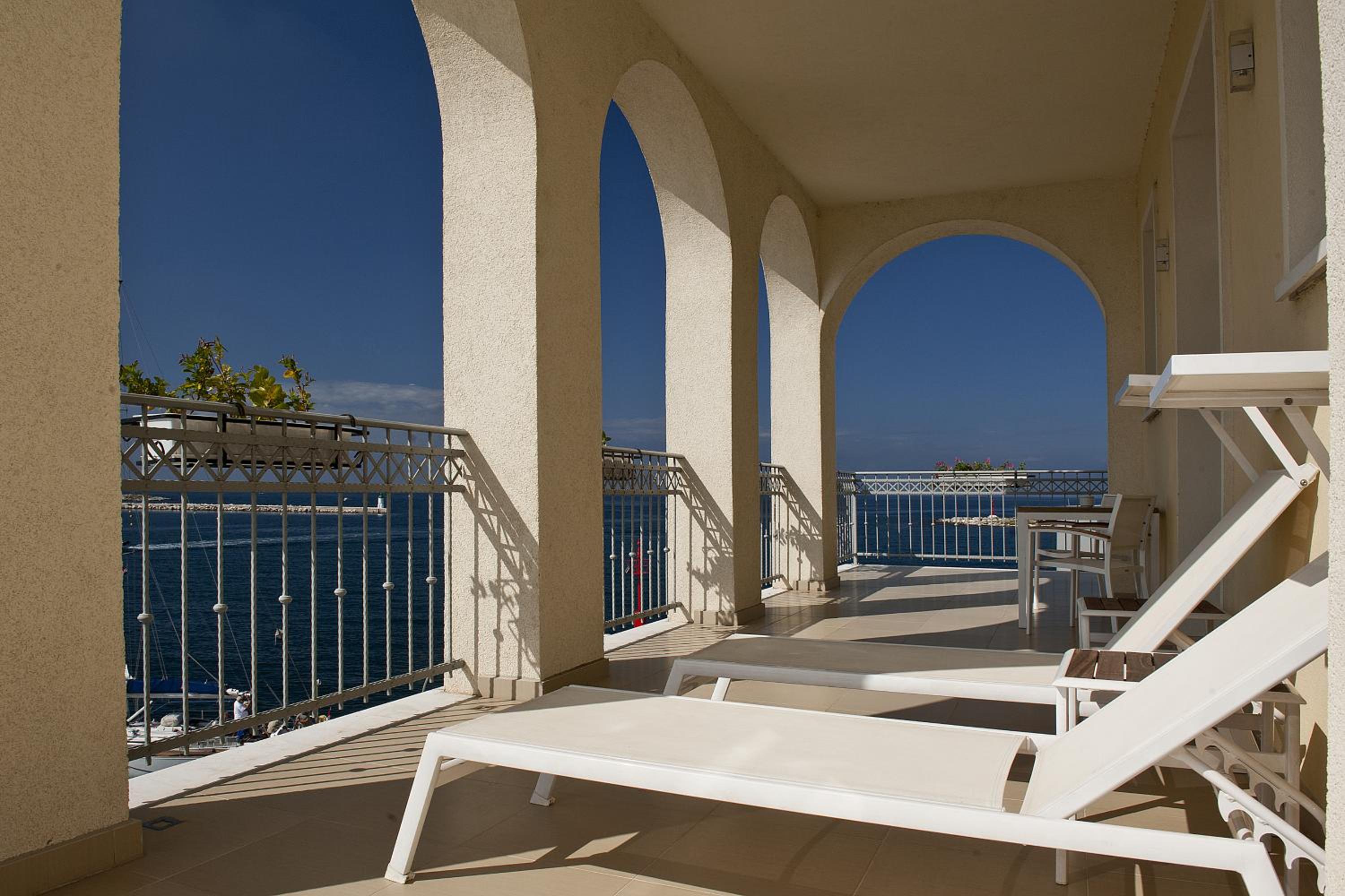 Suite - Photo 6