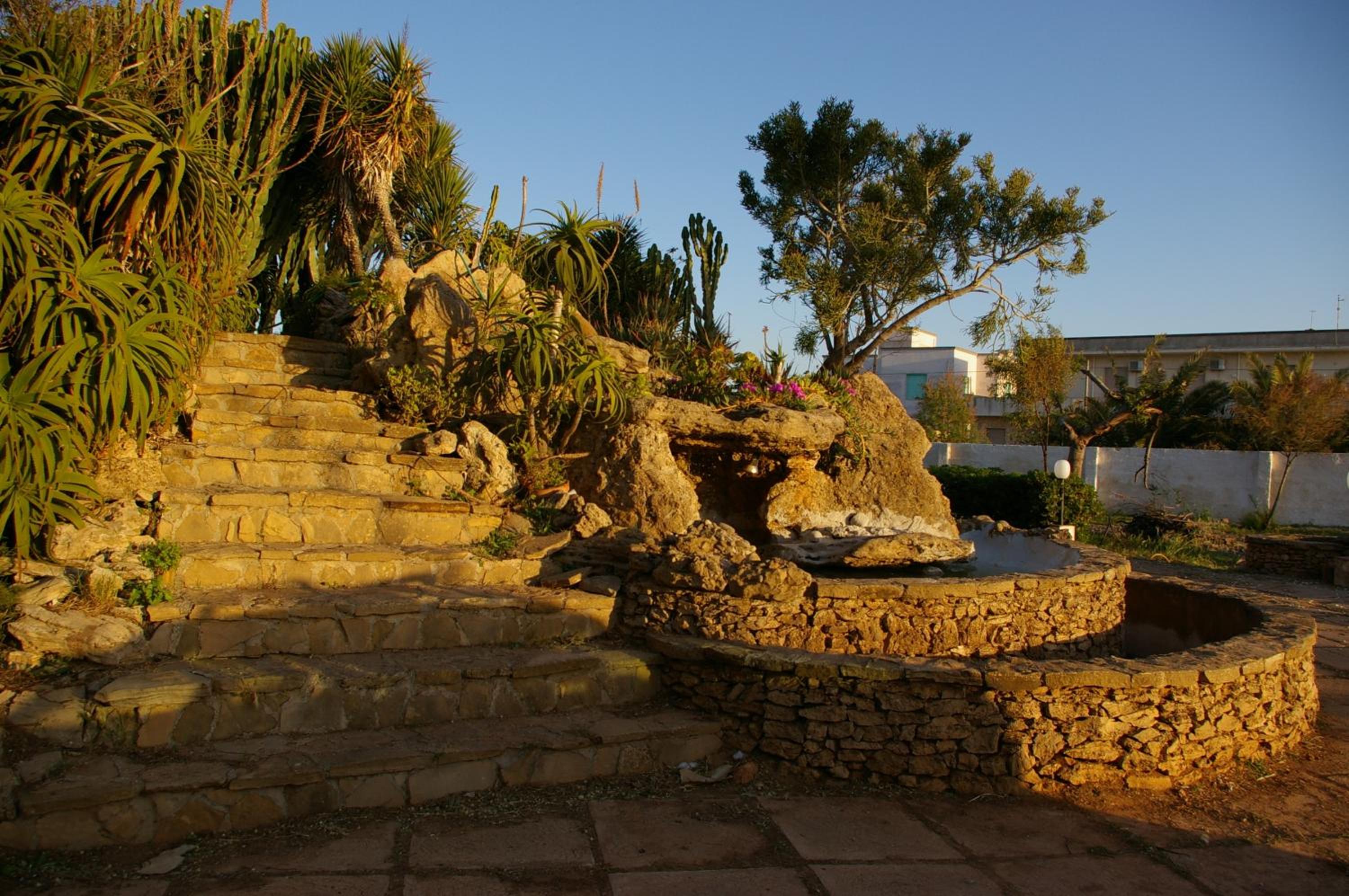 Double Room with Balcony and Sea View - Photo 35