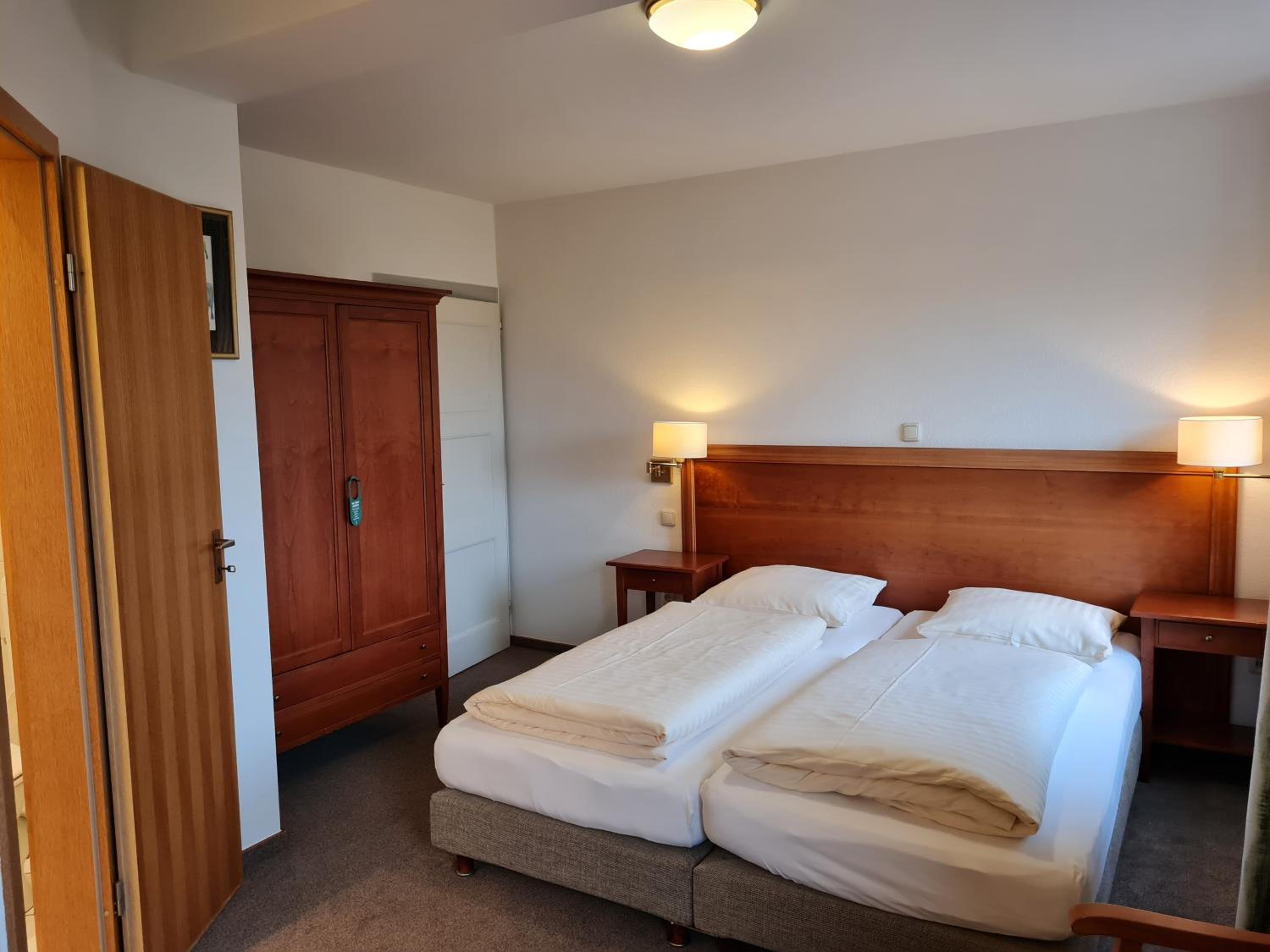 Double or Twin Room - Photo 4