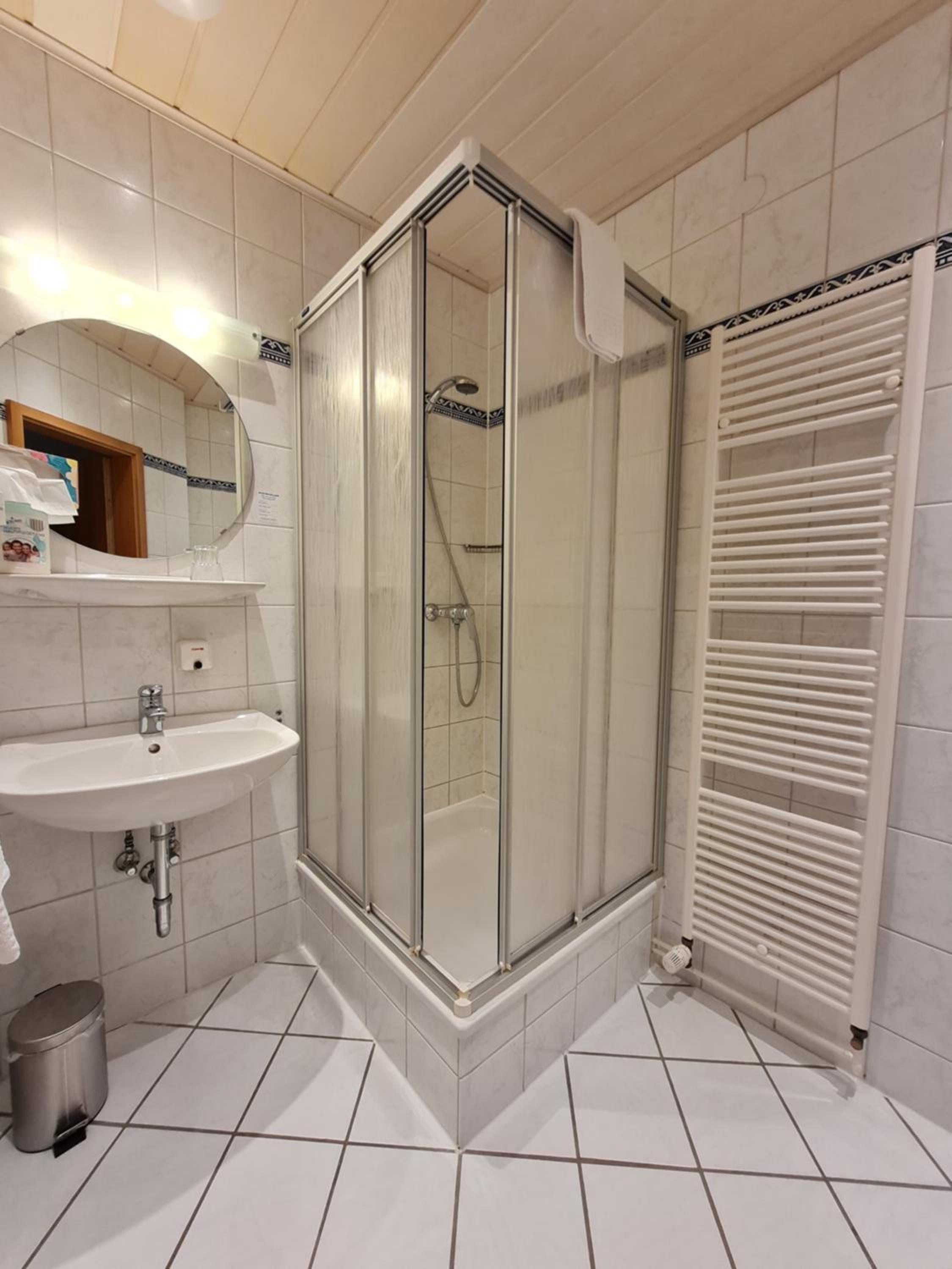 Double or Twin Room - Photo 2