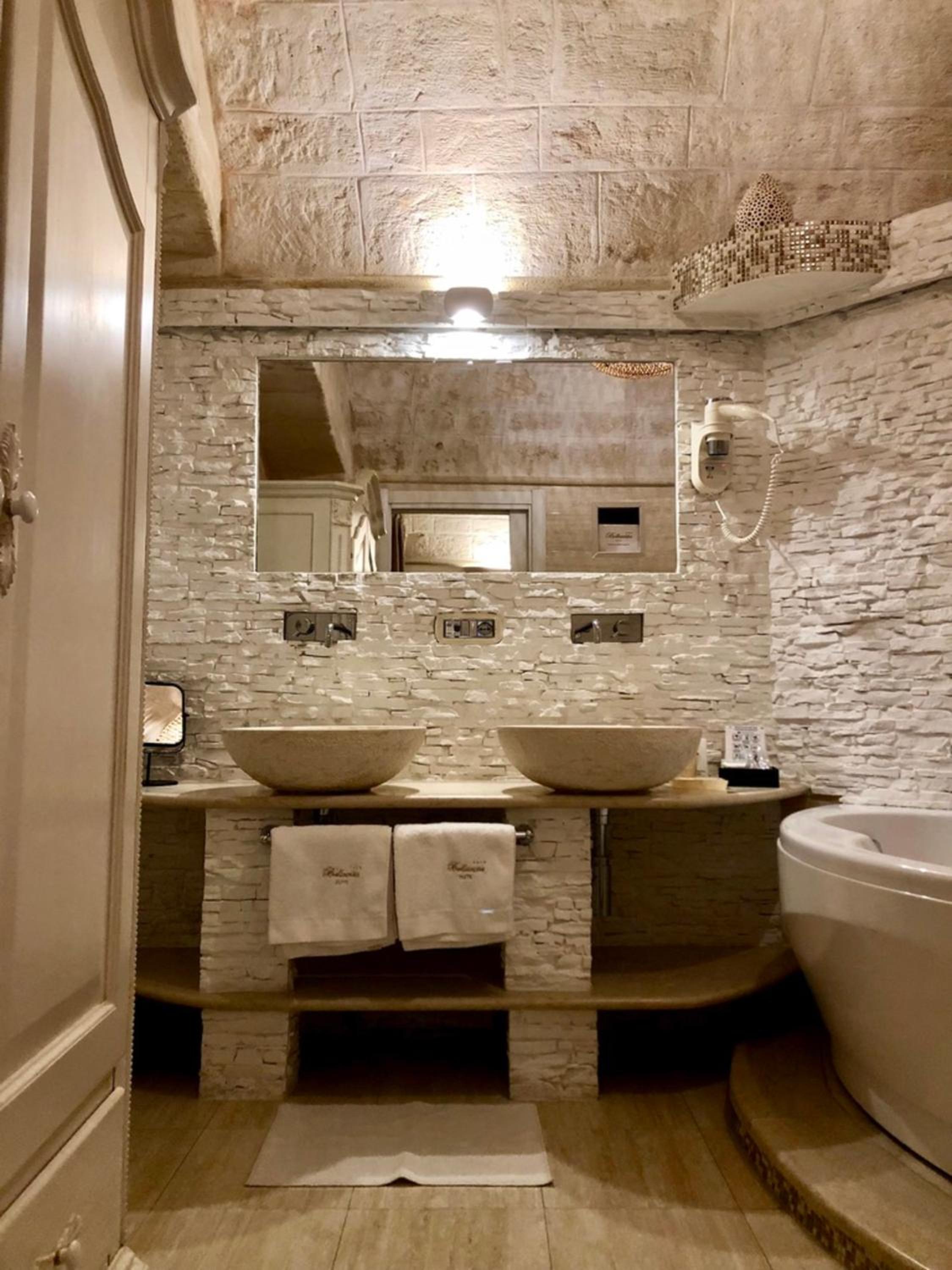 King Suite - Photo 3