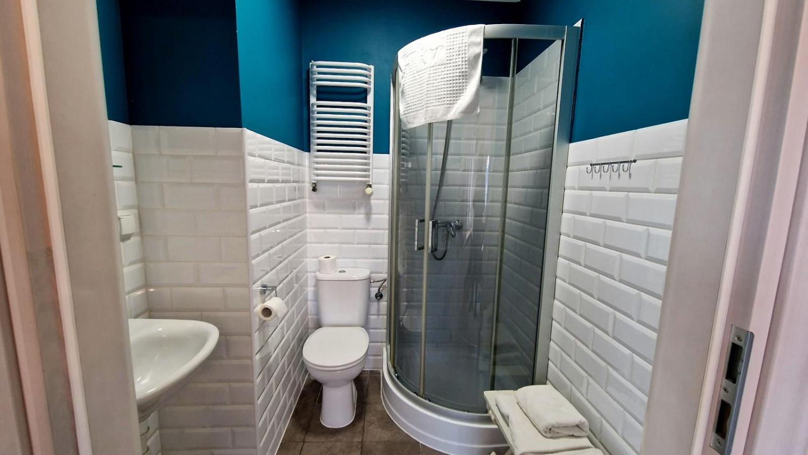Triple Room - Photo 12