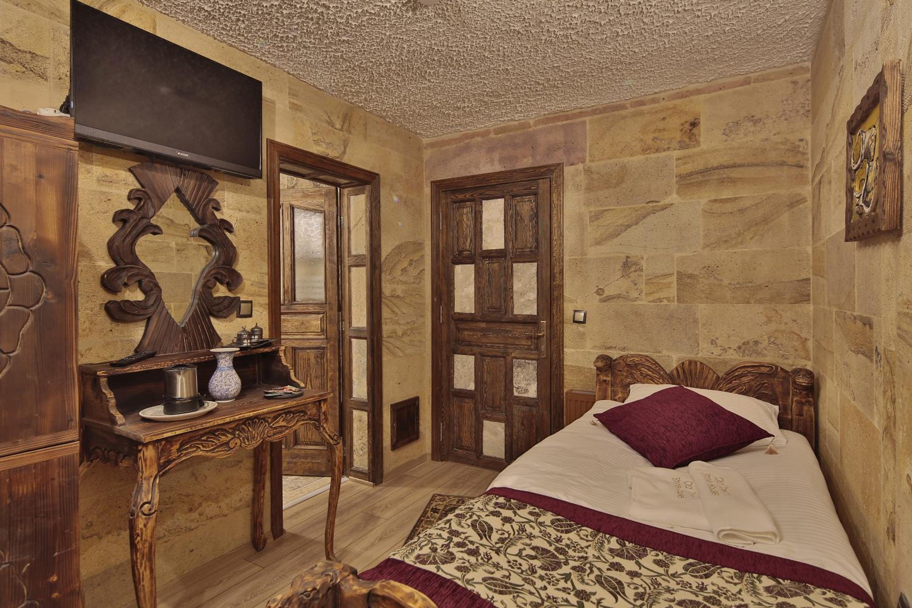 Standard Twin Room - Photo 3