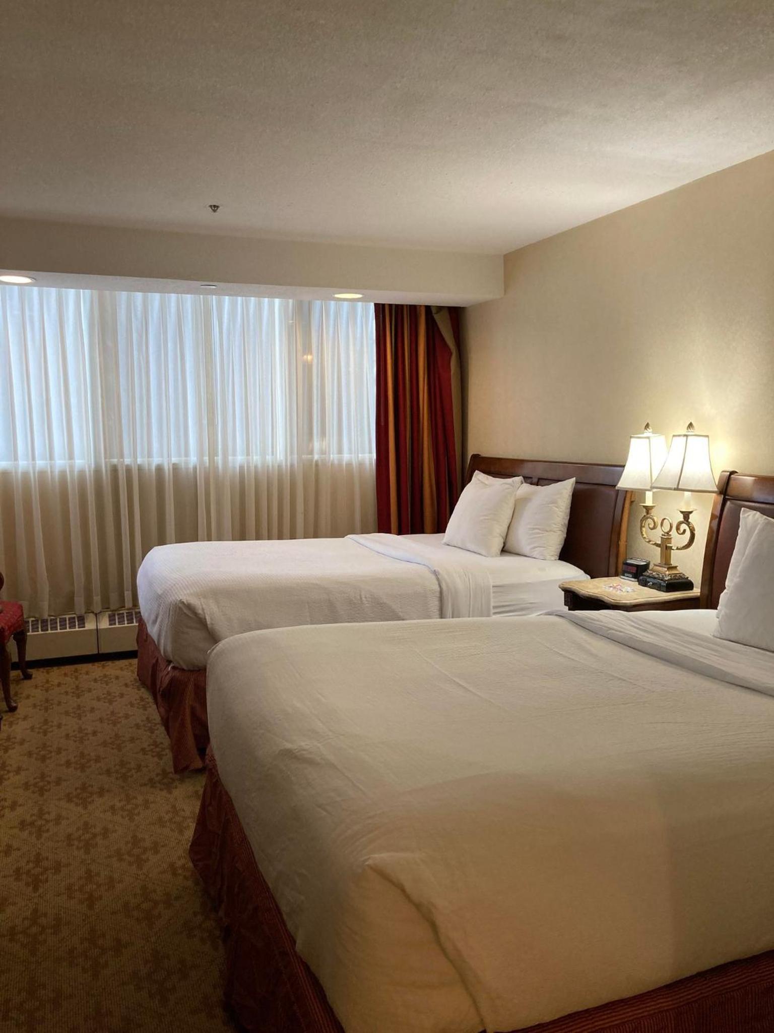 Deluxe Queen Room with Two Queen Beds photo 1