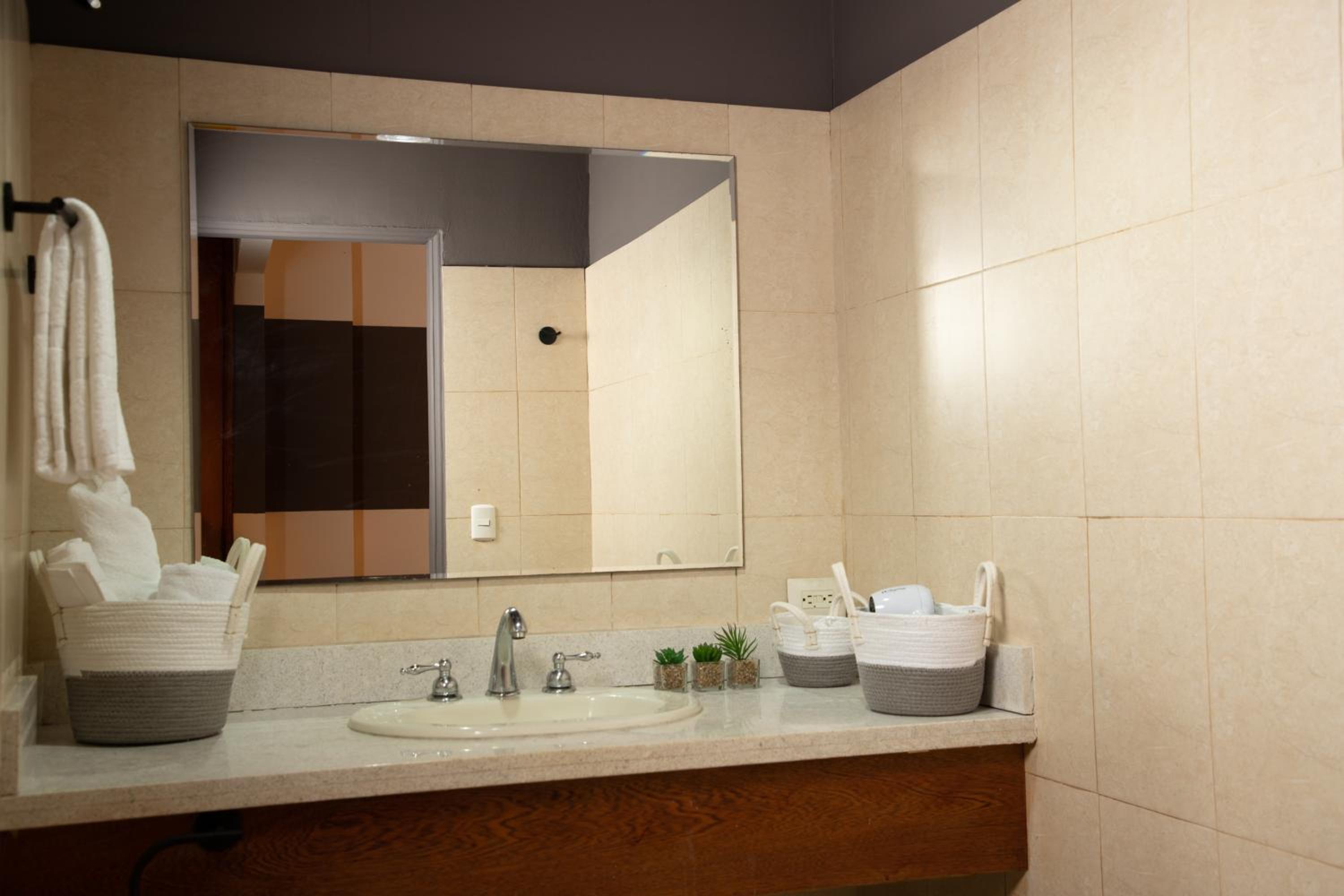 Deluxe Double Room with Balcony and City View photo 2