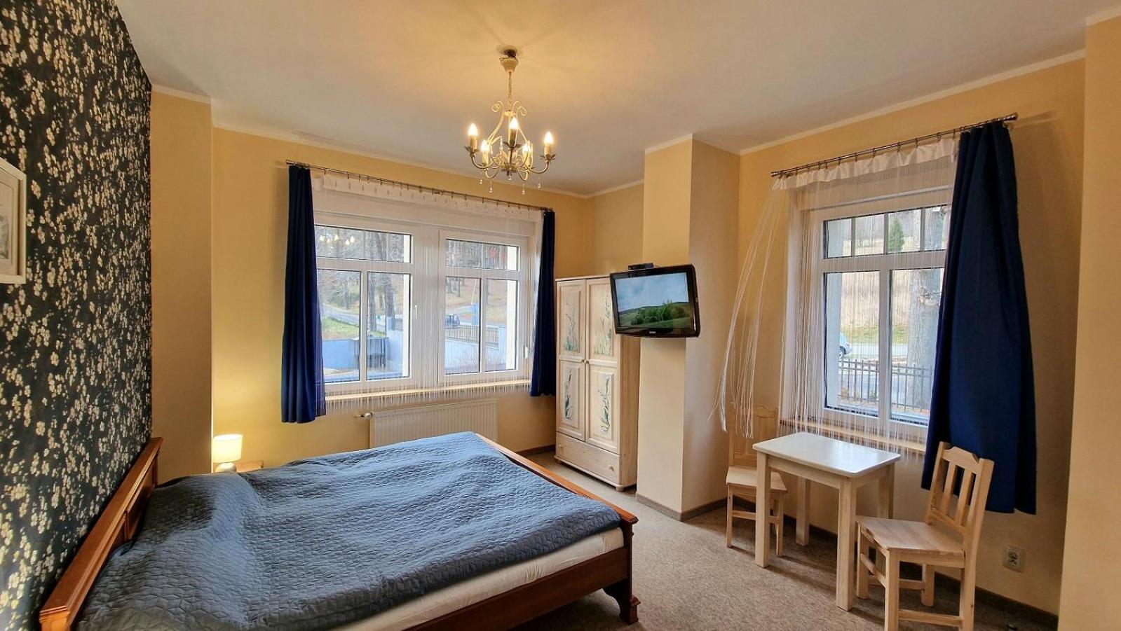 Standard Twin Room - Photo 4
