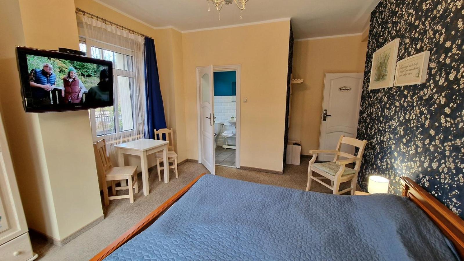 Standard Twin Room - Photo 3