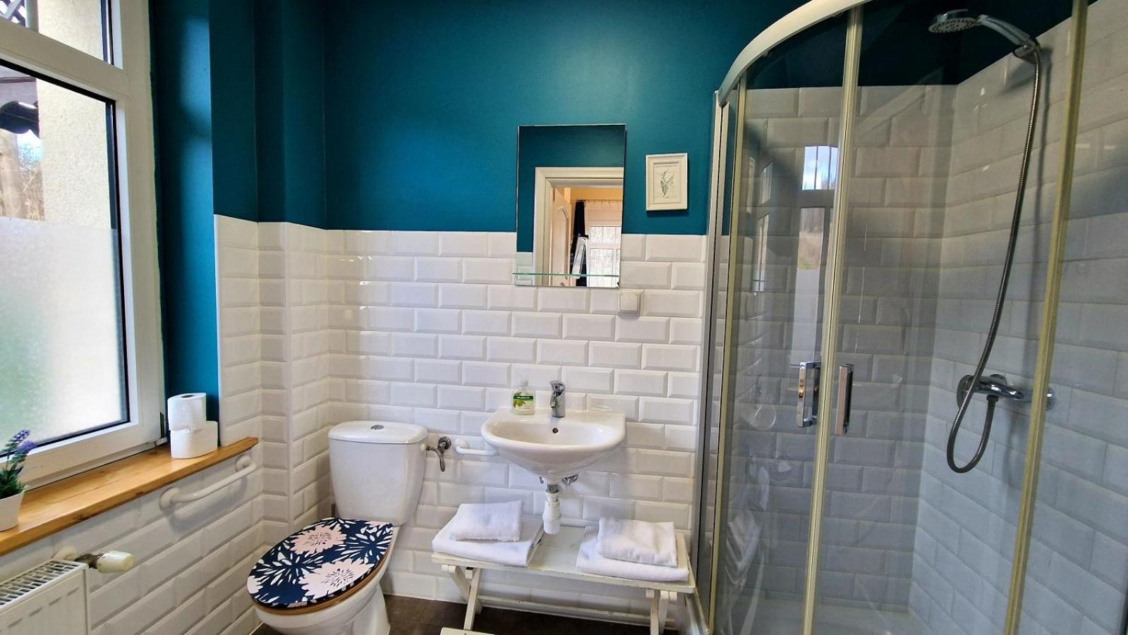 Standard Twin Room - Photo 5
