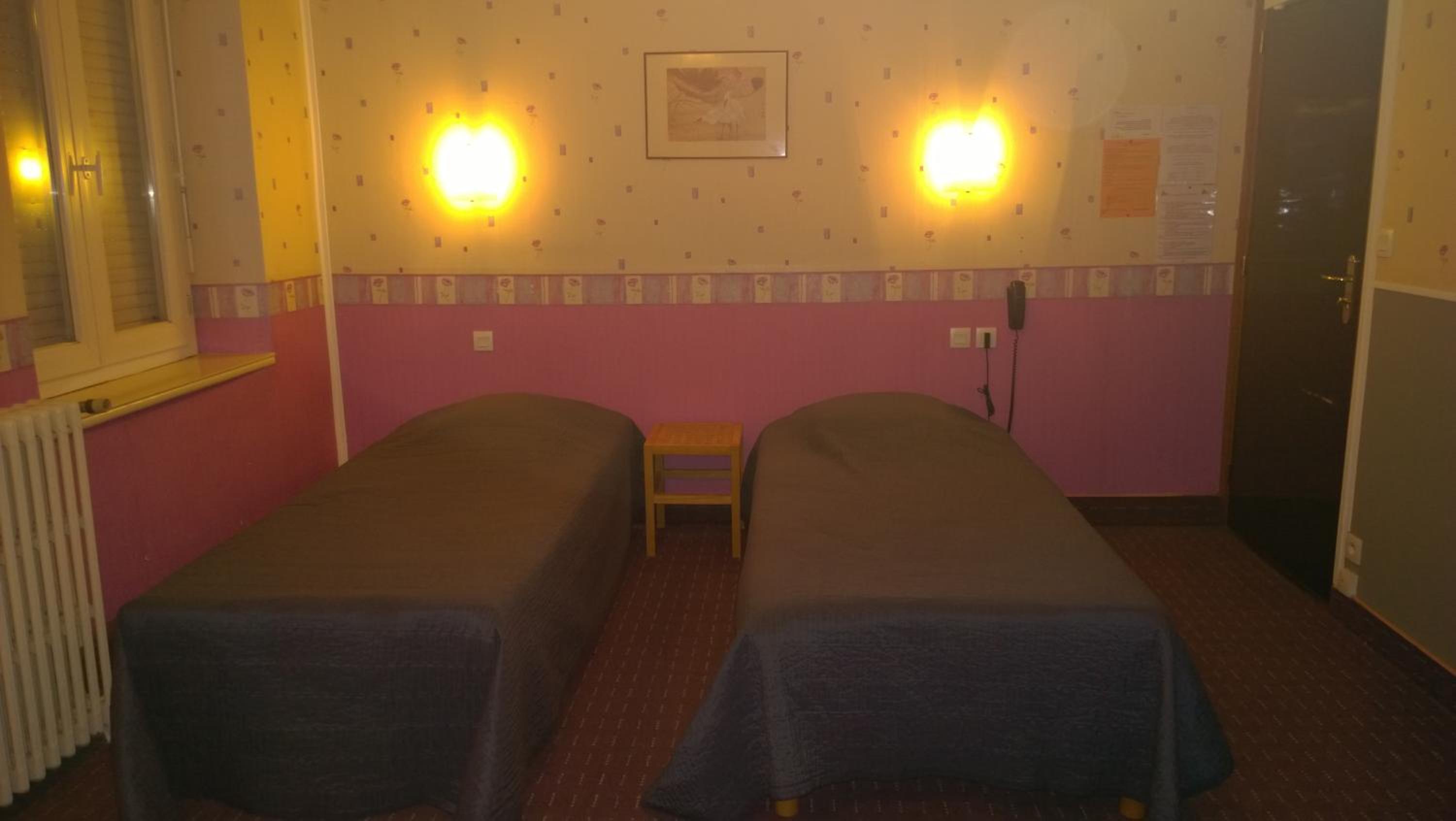 Classic Twin Room - Photo 2