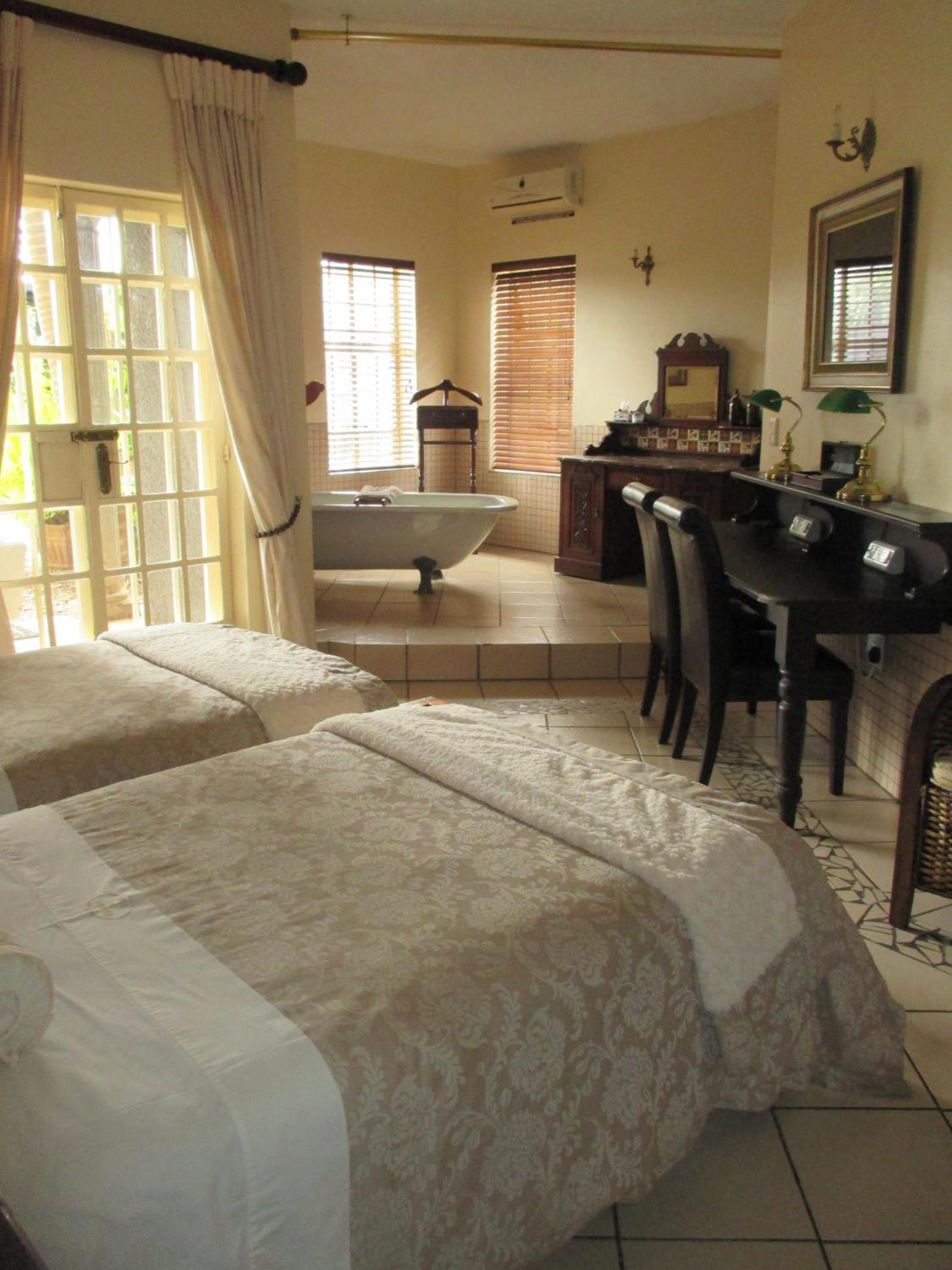 Executive Luxury Twin Room - Photo 1