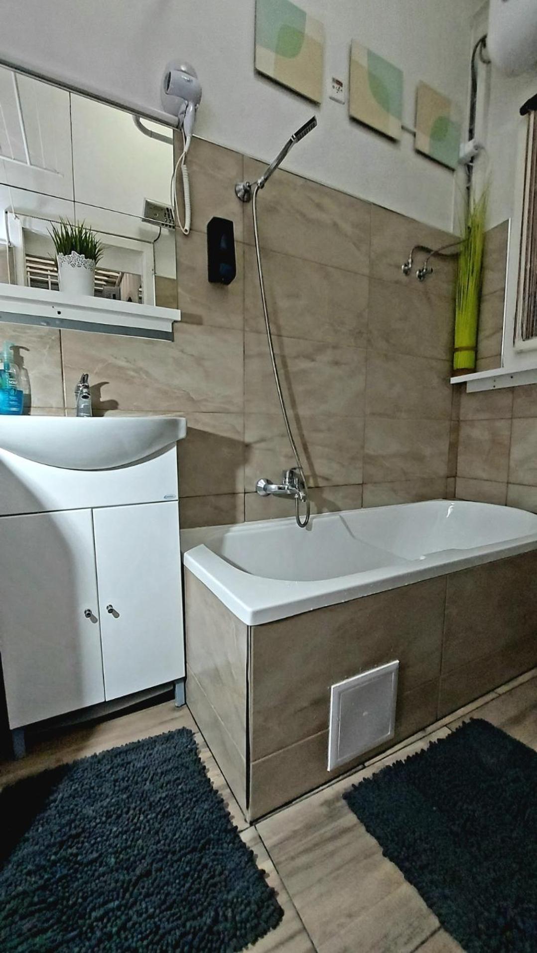 One-Bedroom Apartment - Photo 55