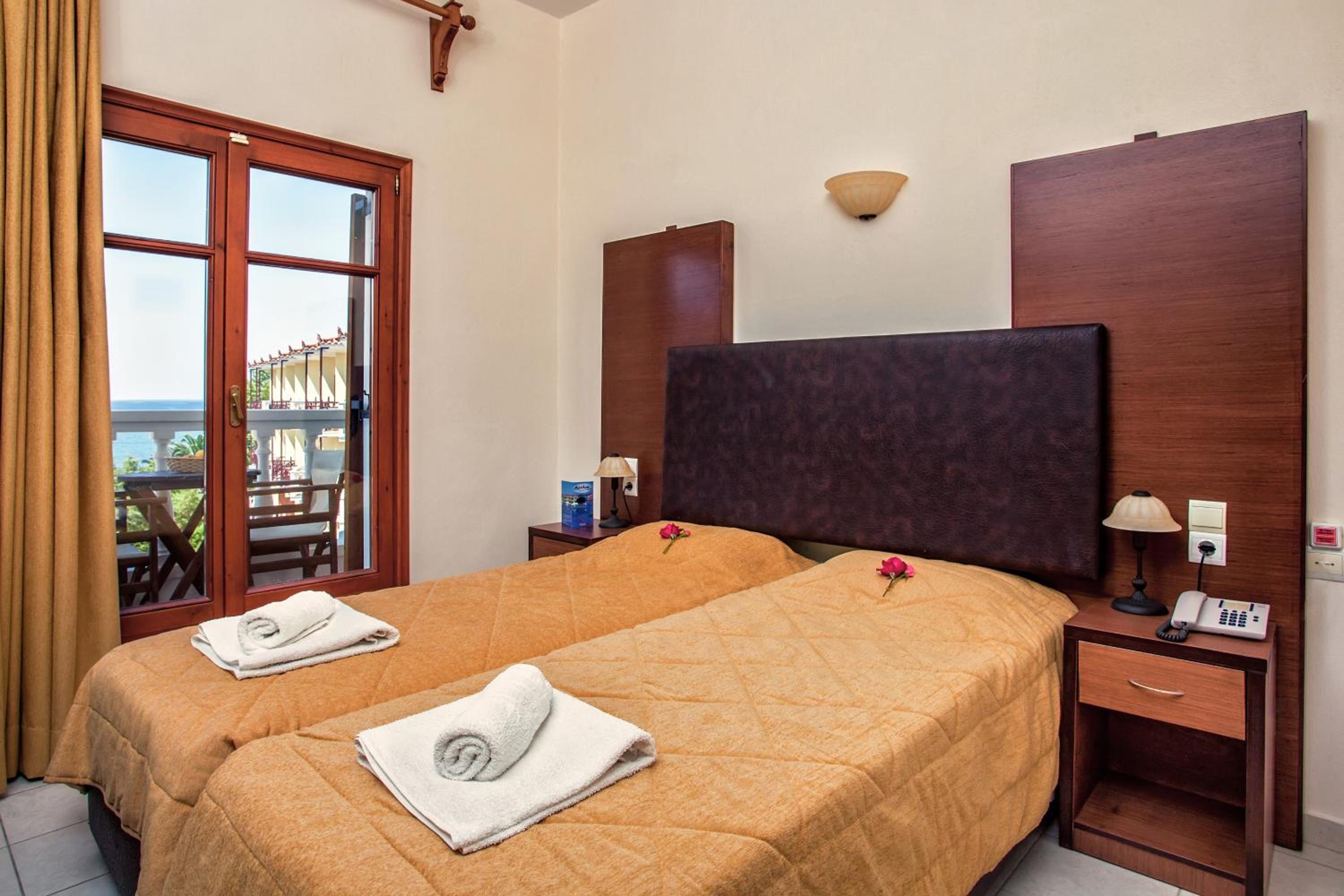 Twin Room with Sea View photo 2