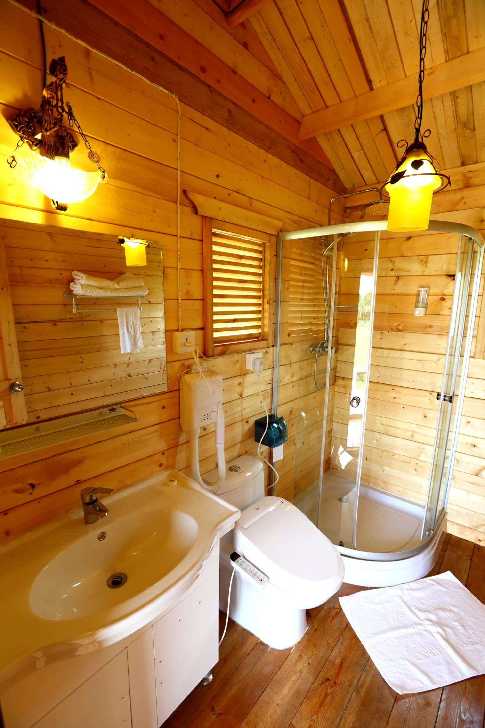 Wooden Cottage Twin - Photo 7