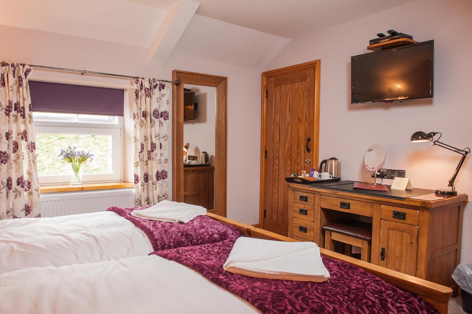 Twin Room with Bath