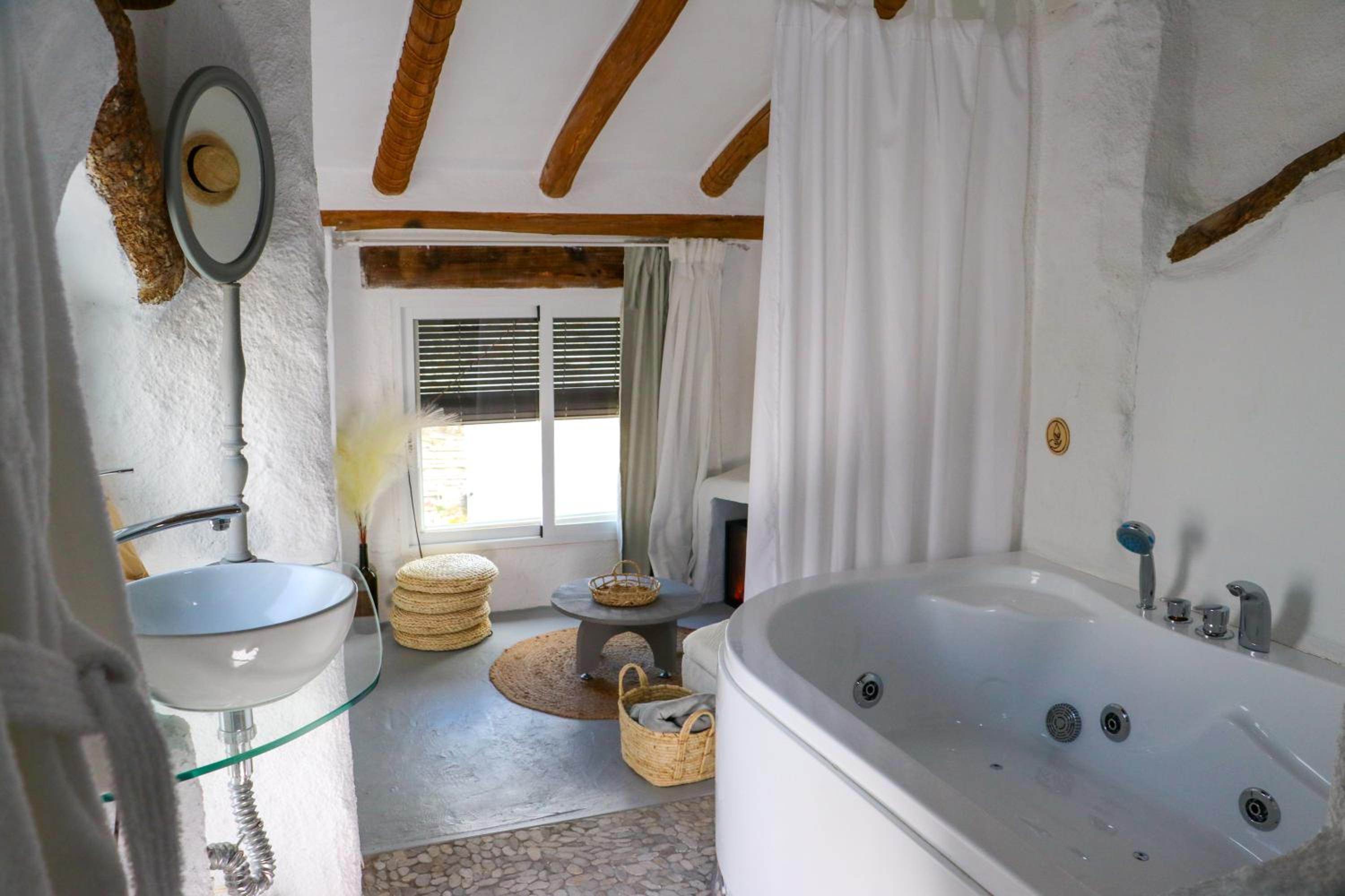 Suite with Spa Bath photo 3