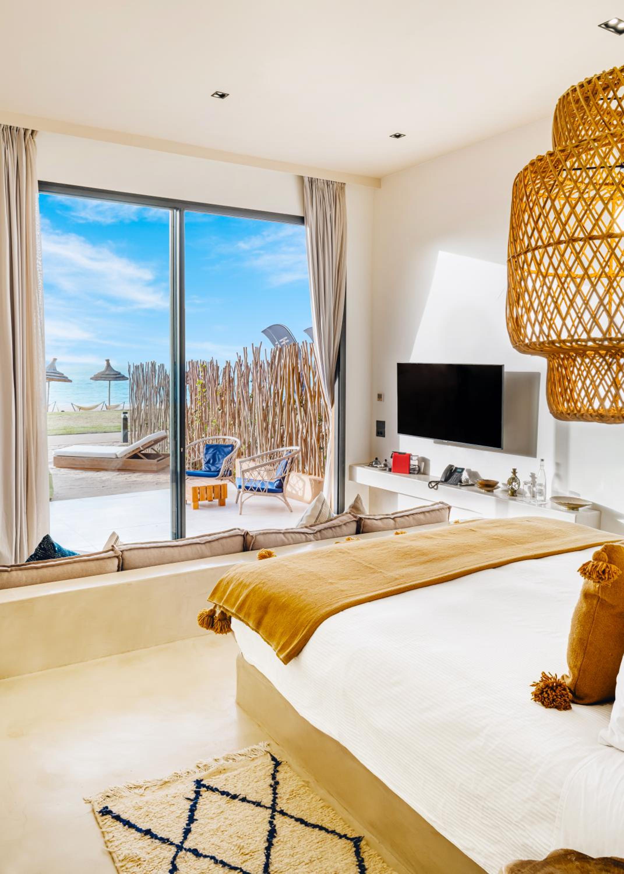 Premium Waterfront Suite - Photo 13