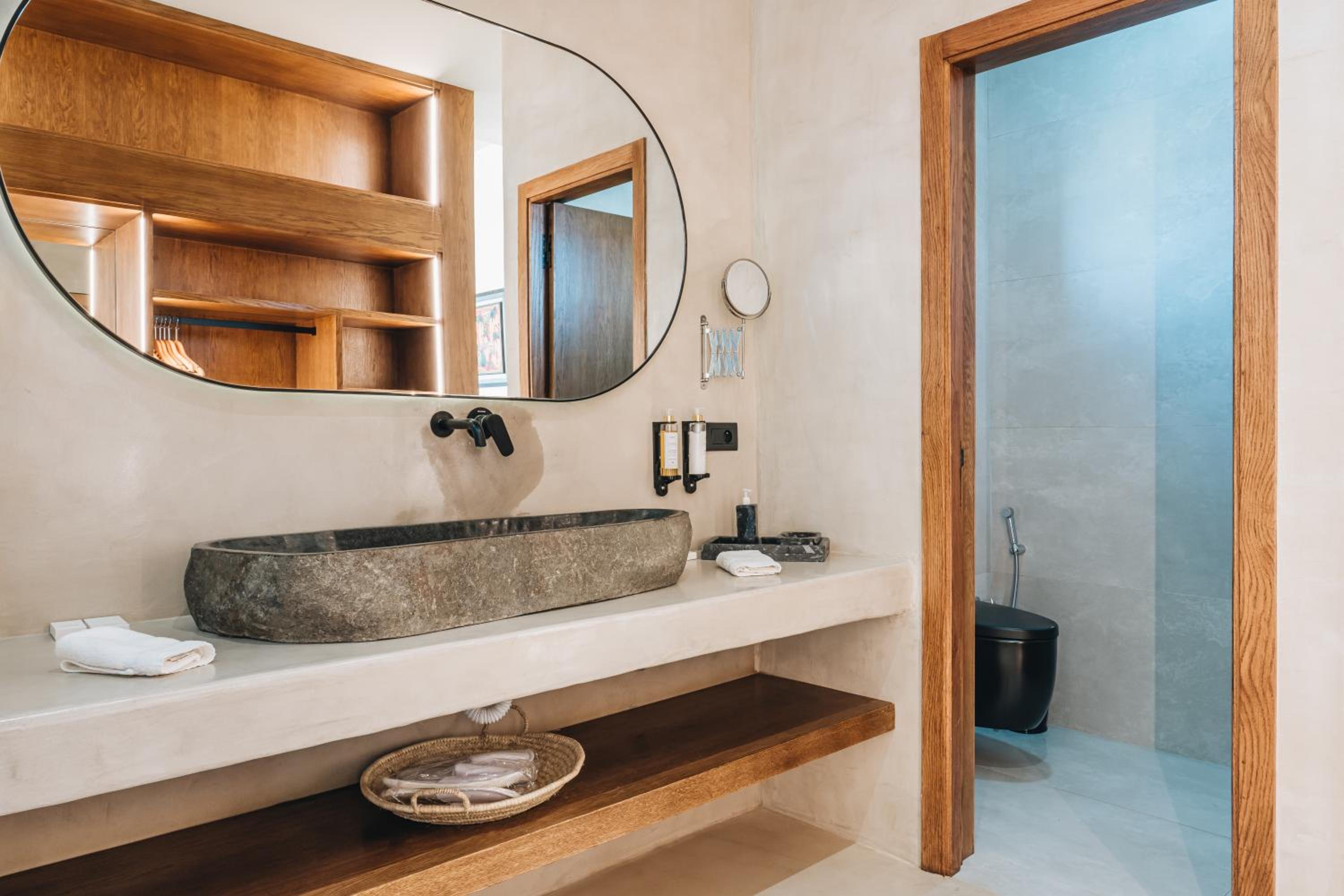 Premium Waterfront Suite - Photo 11