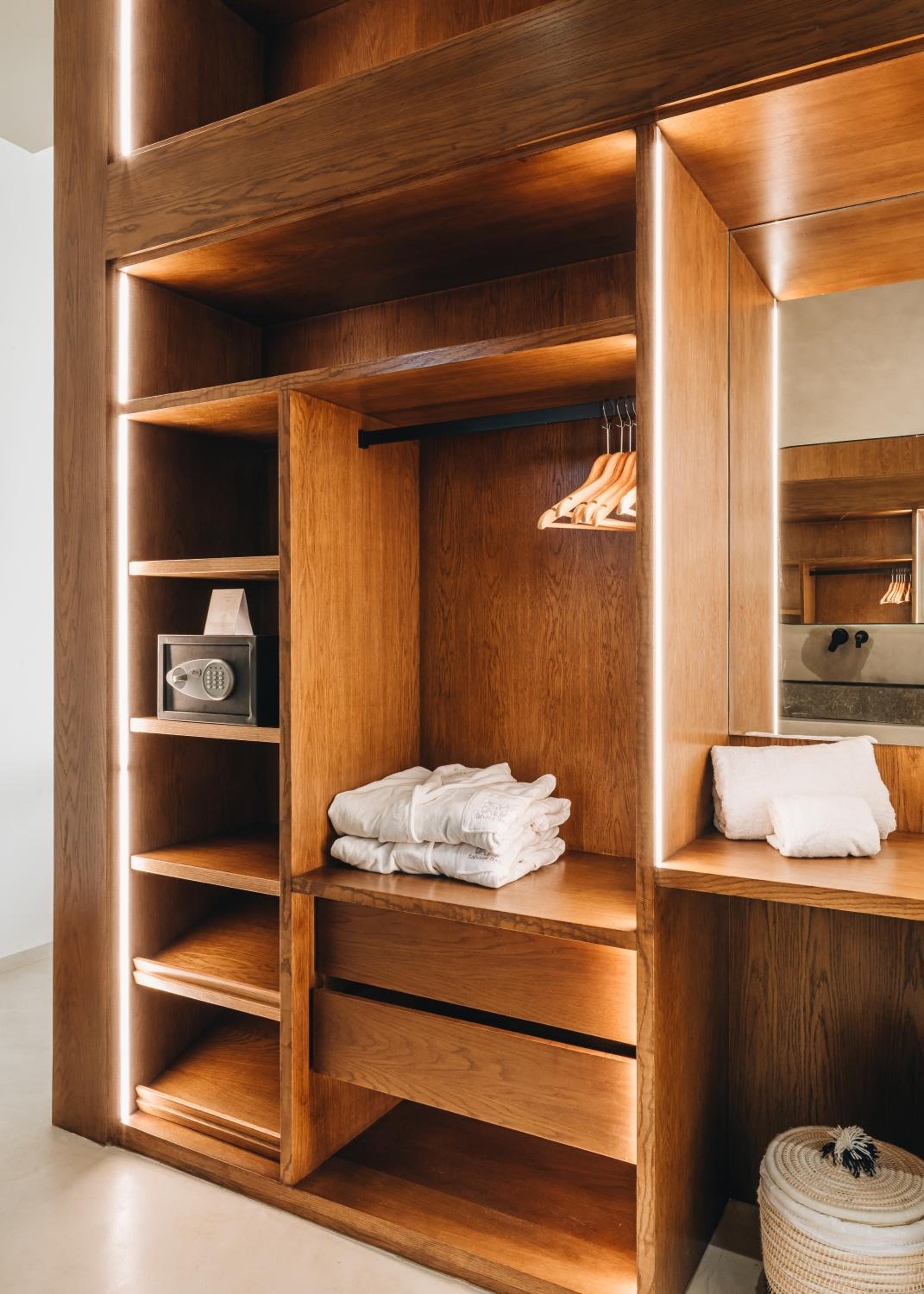 Premium Waterfront Suite - Photo 1